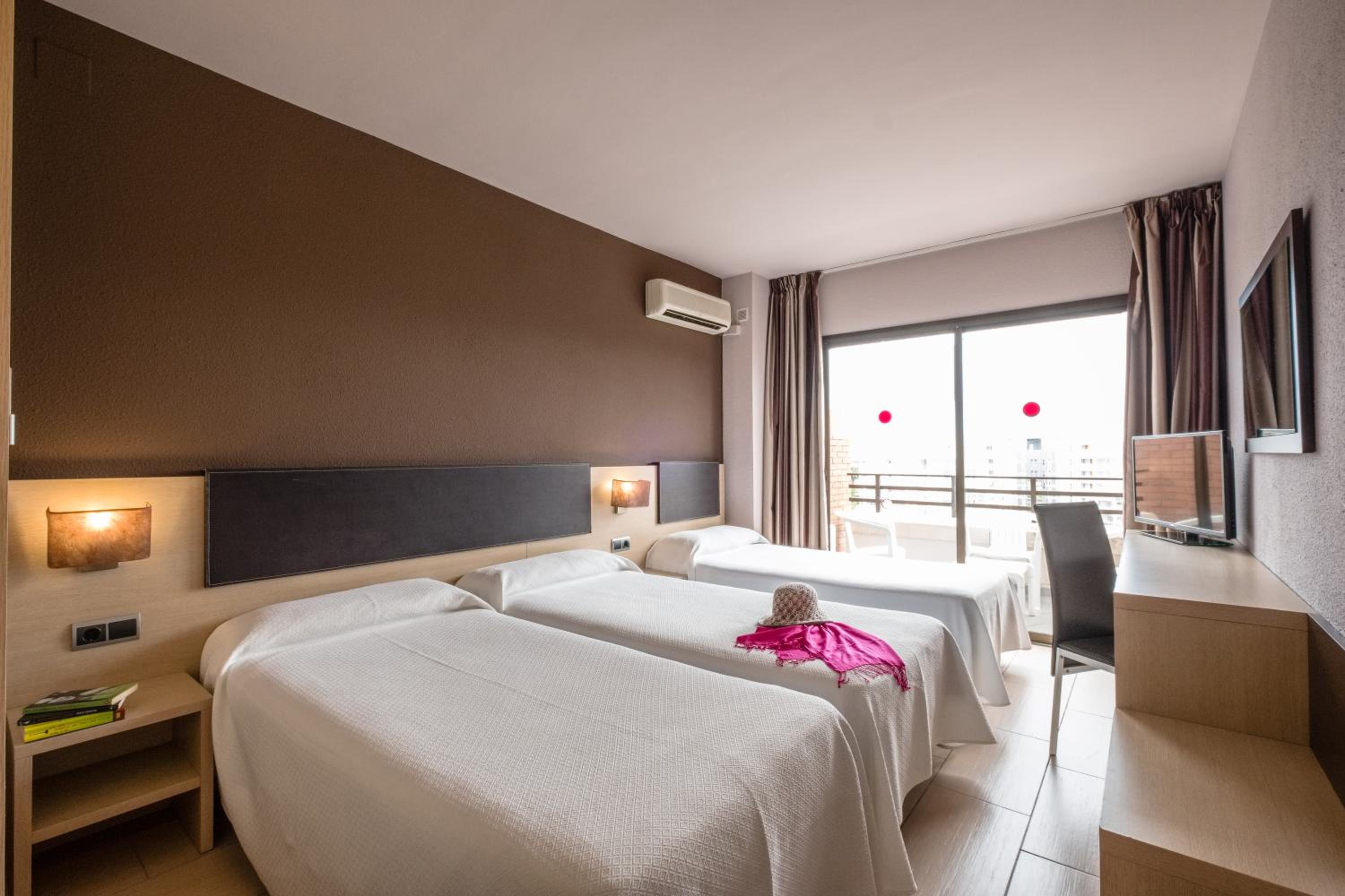 Standard Room with Terrace - Photo 6