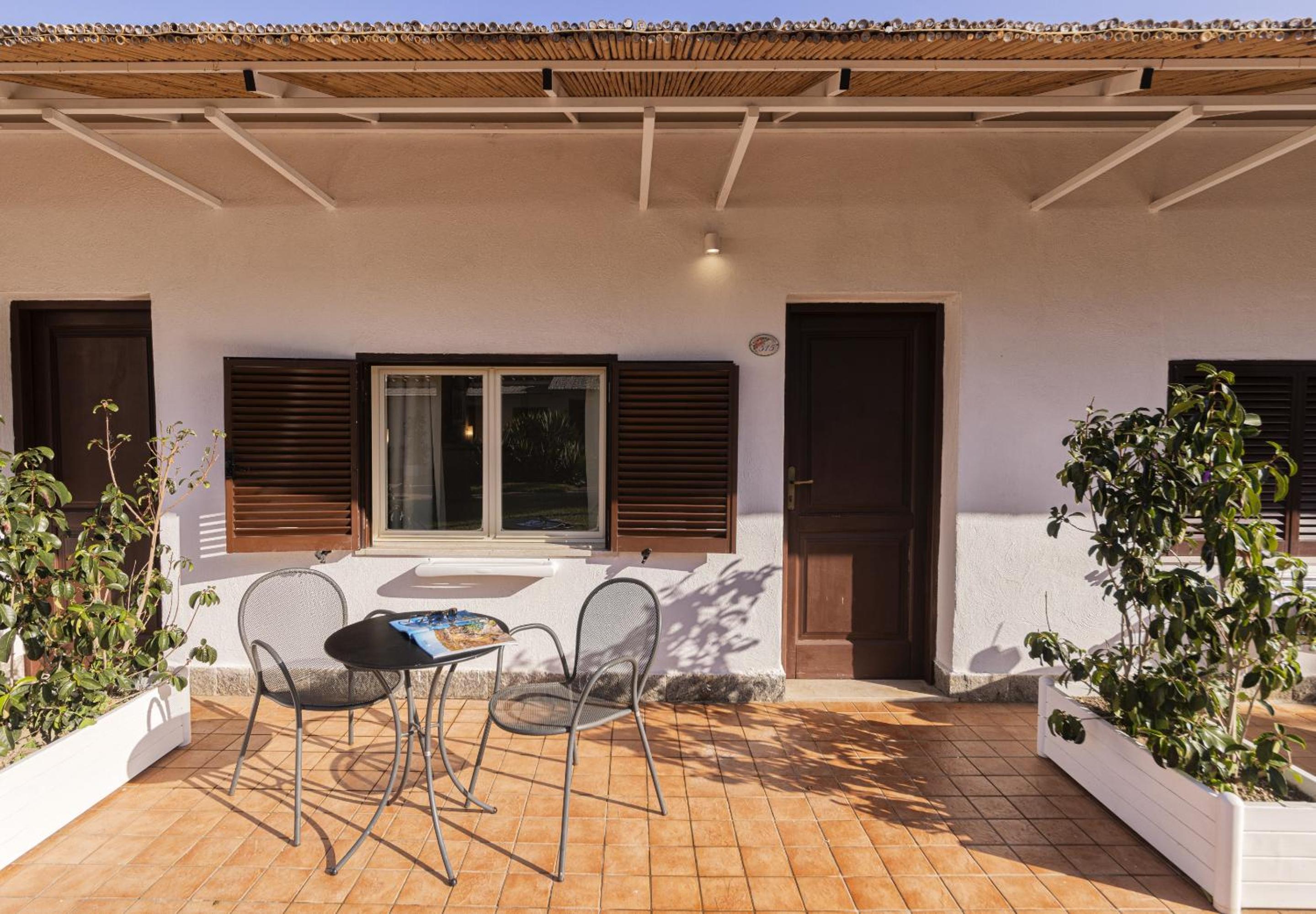 Standard Double or Twin Room with Balcony - Photo 8
