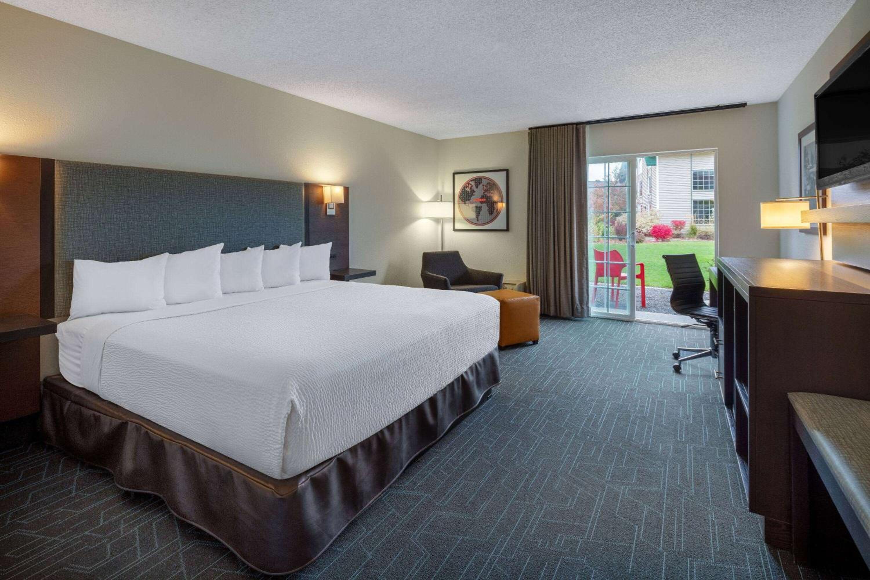 King Room with Courtyard View - Non-Smoking - Photo 1
