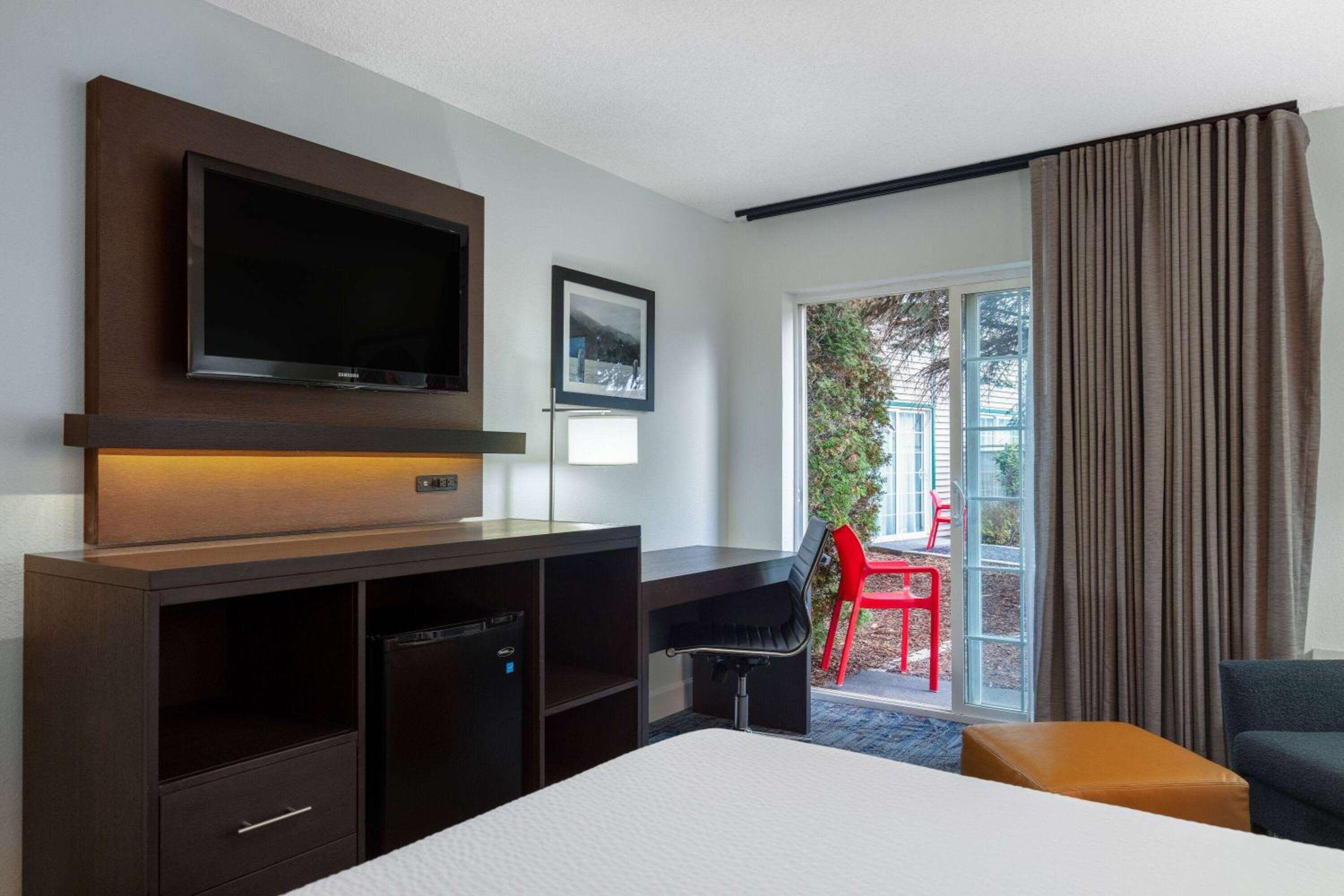 King Room with Courtyard View - Non-Smoking - Photo 2