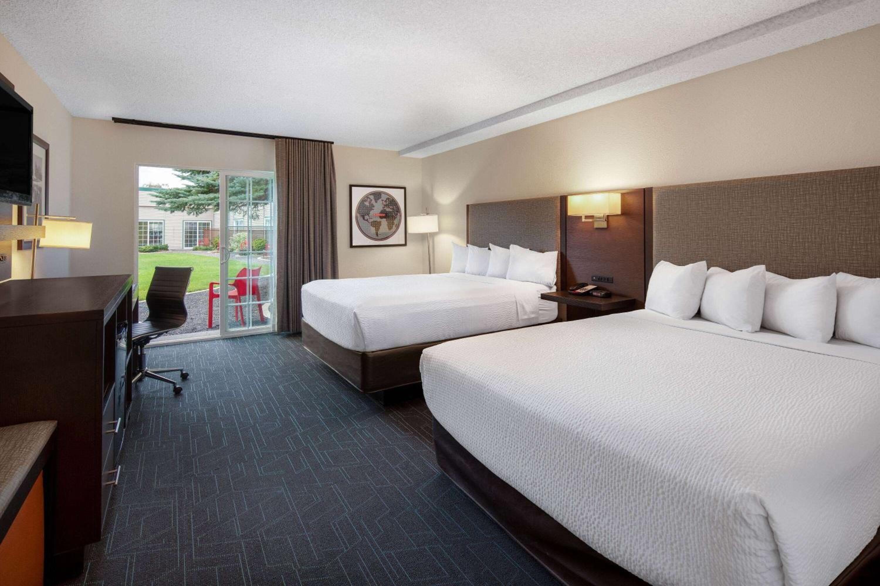 Queen Room with Two Queen Beds and Courtyard View - Non-Smoking - Photo 1