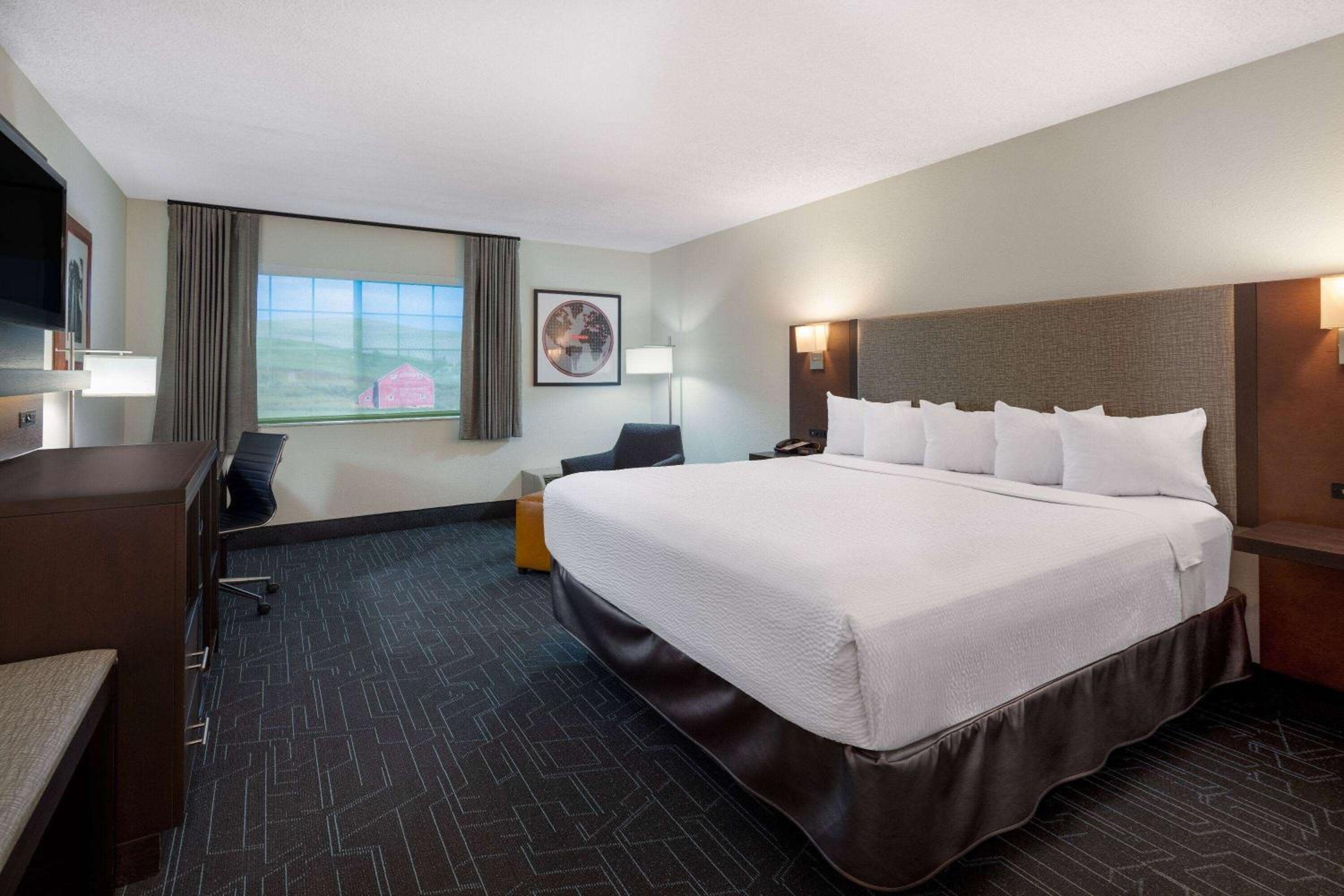 King Room - Non-Smoking - Photo 1
