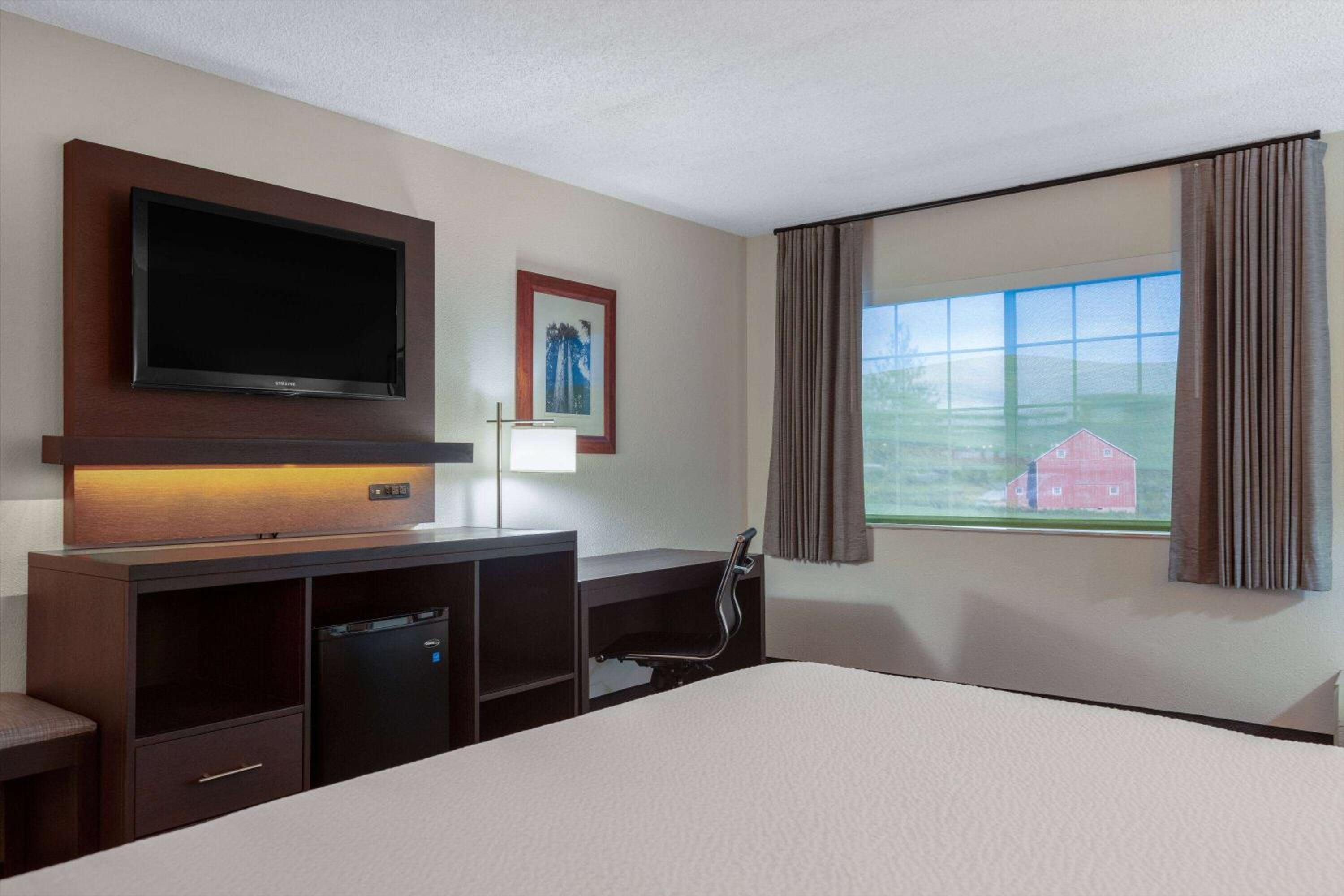 One-Bedroom King Suite, Non-Smoking - Photo 1