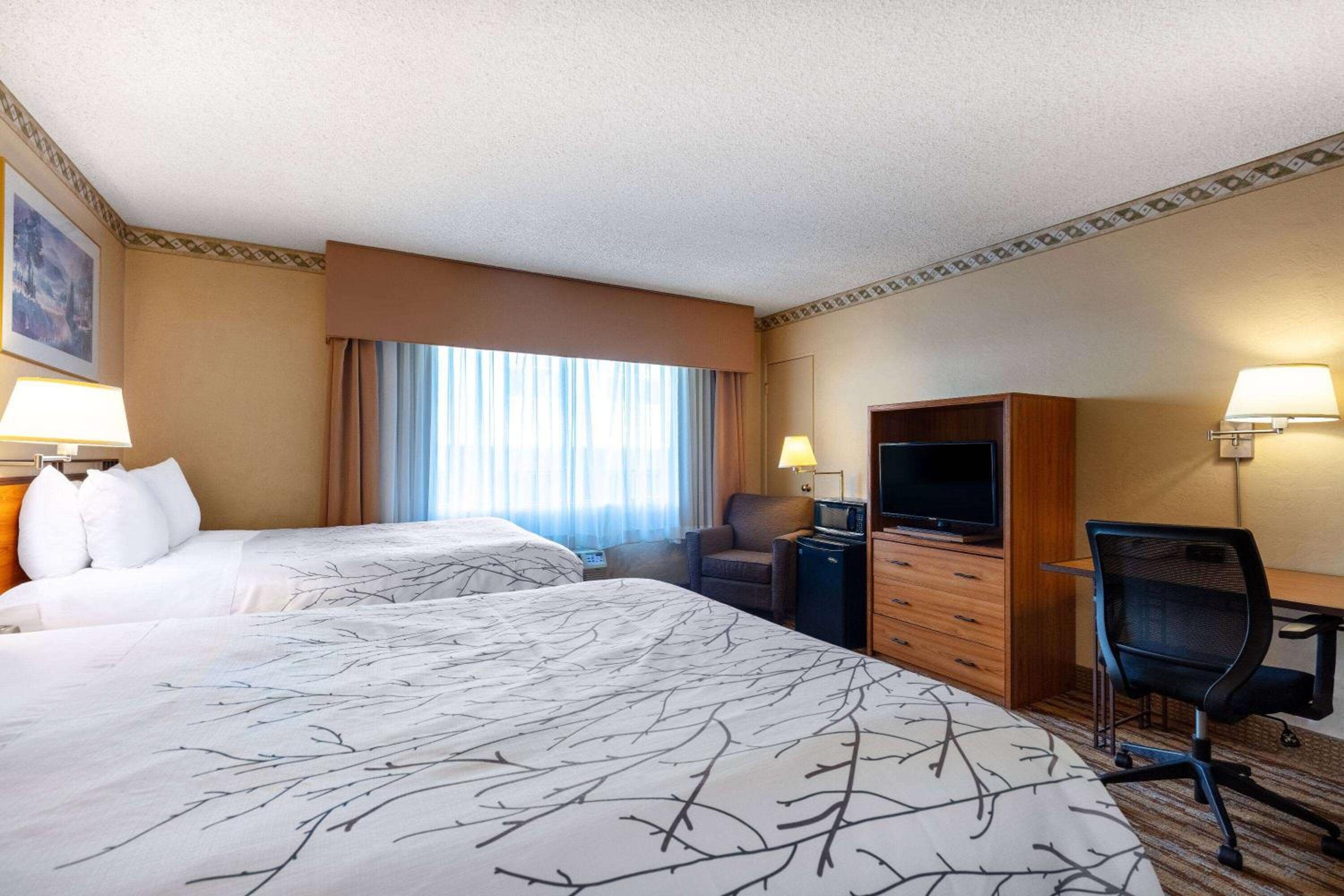 Queen Room with Two Queen Beds - Non-Smoking photo 1