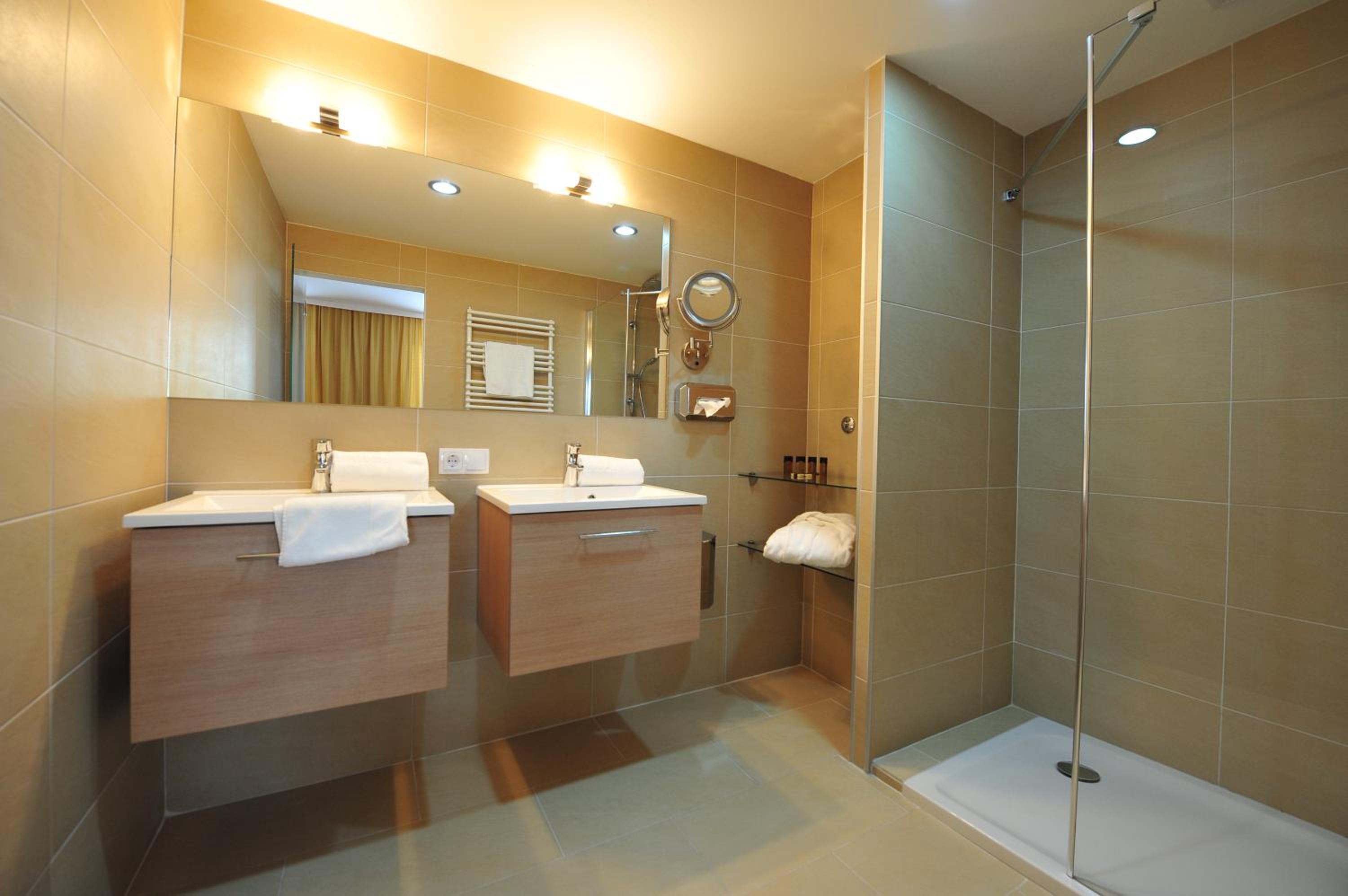 Superior King Room - Photo 2