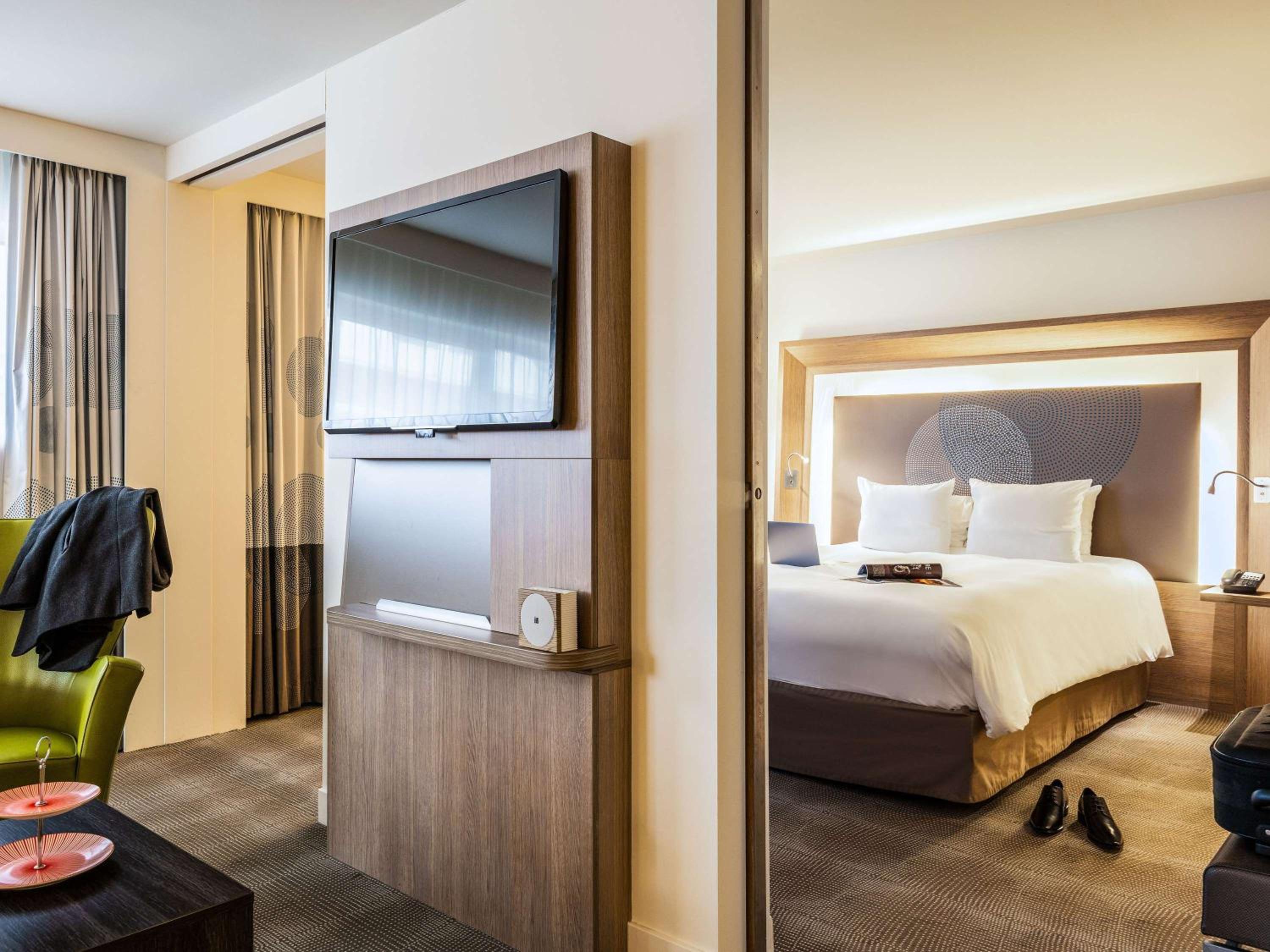 Junior Suite with One Double Bed And Sofa - Photo 1