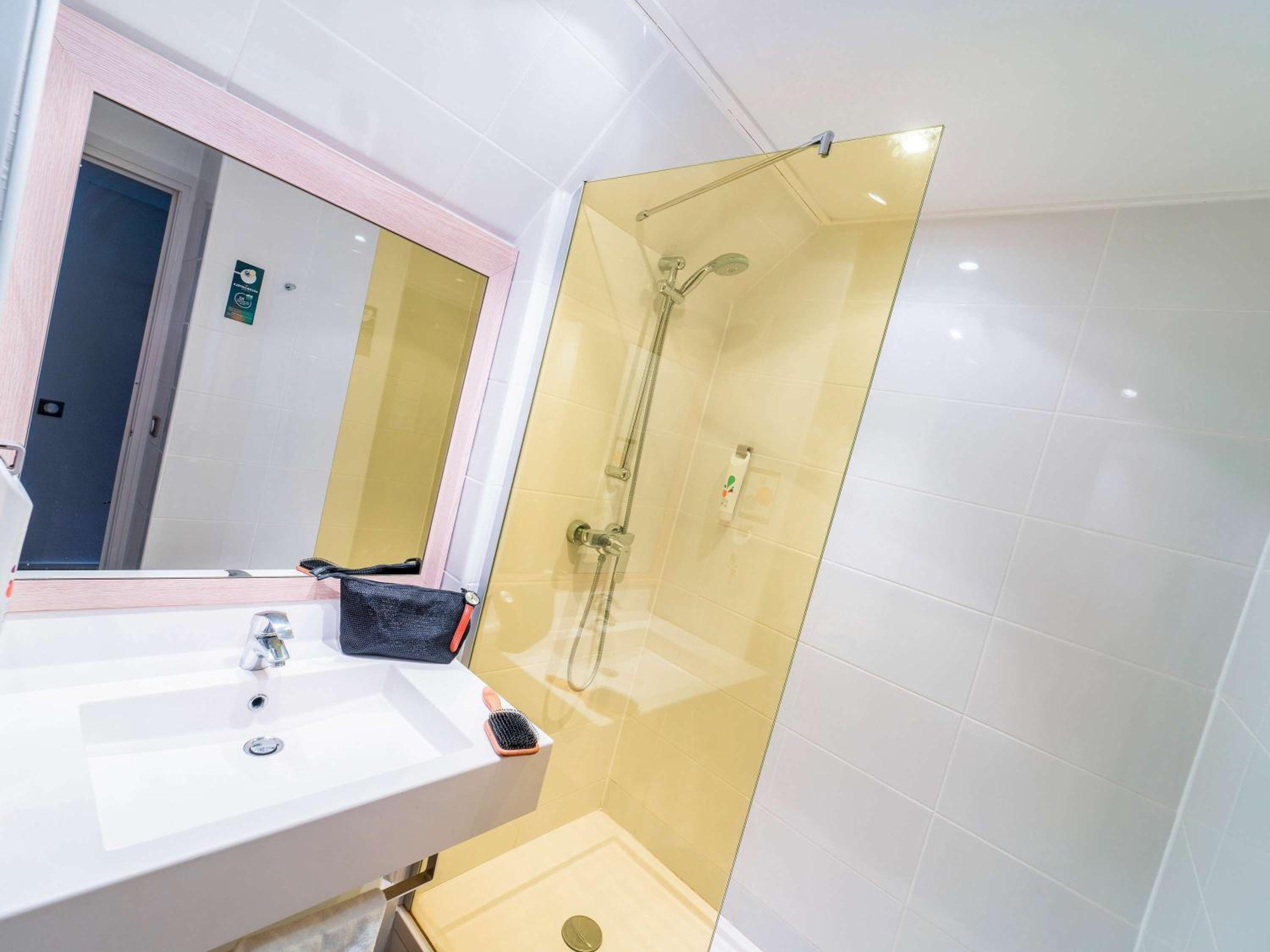 Standard Double Room - Photo 5
