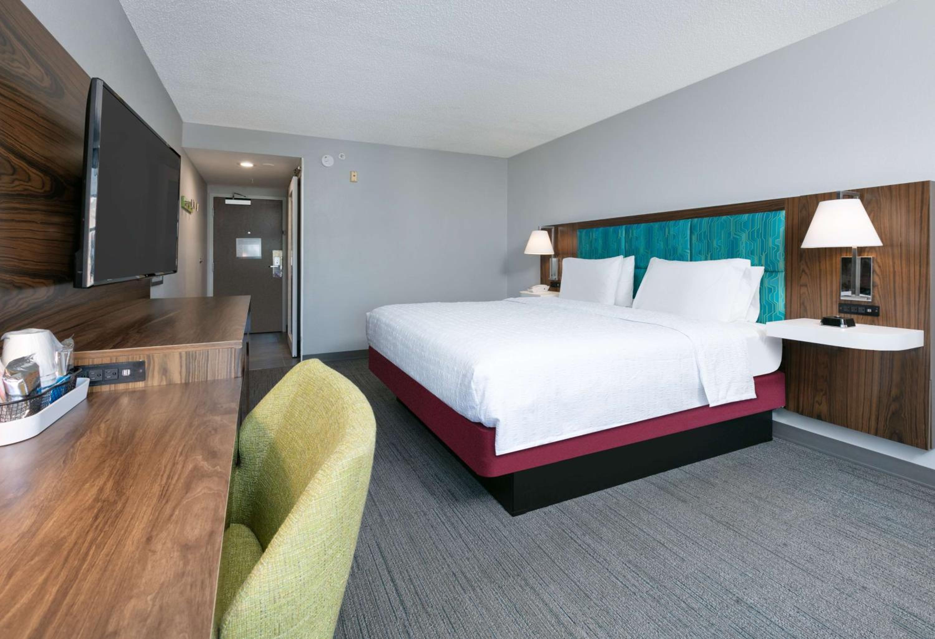 King Room with King Bed - Non-Smoking - Photo 1