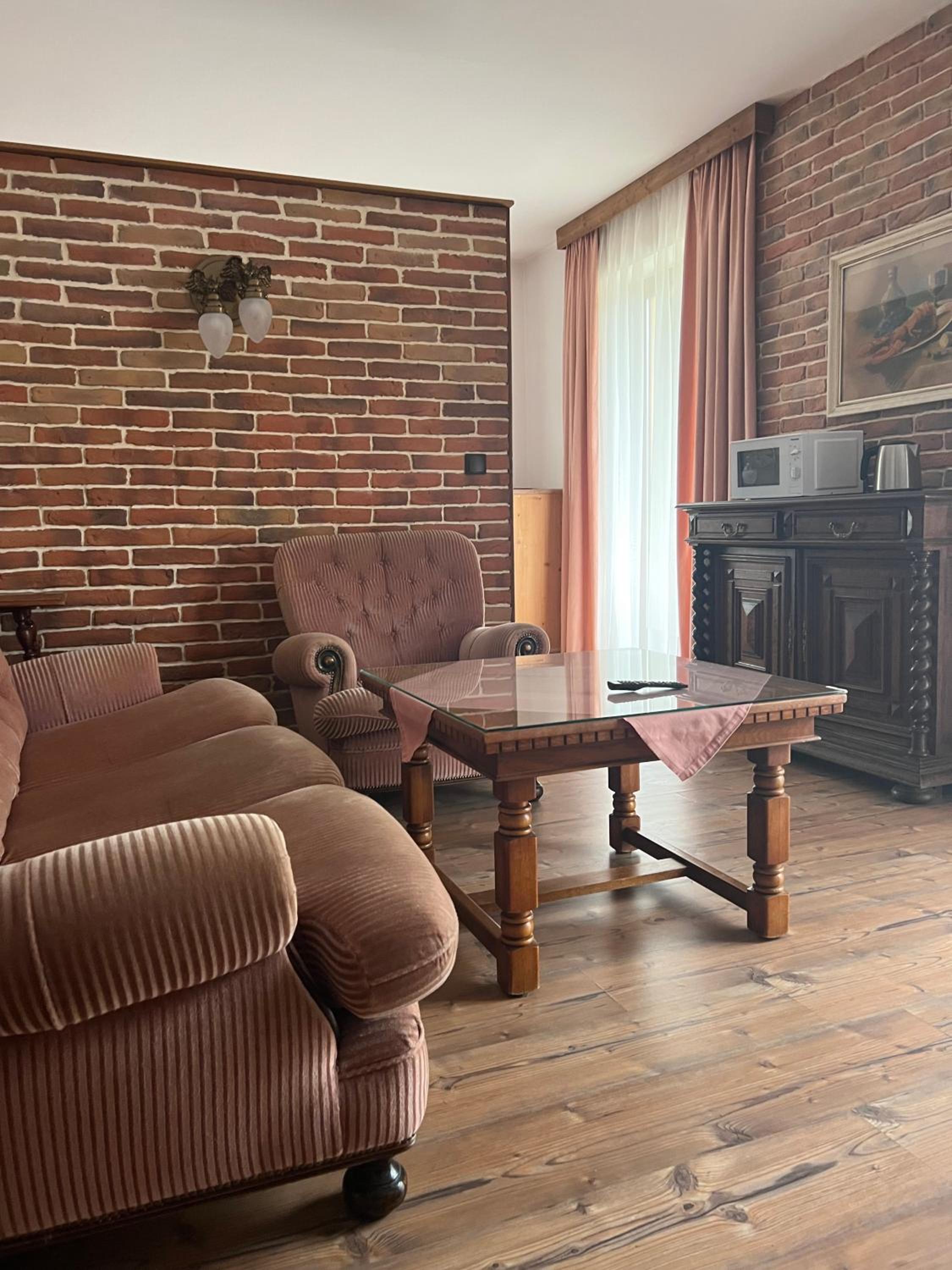 Apartment with Balcony - Photo 3