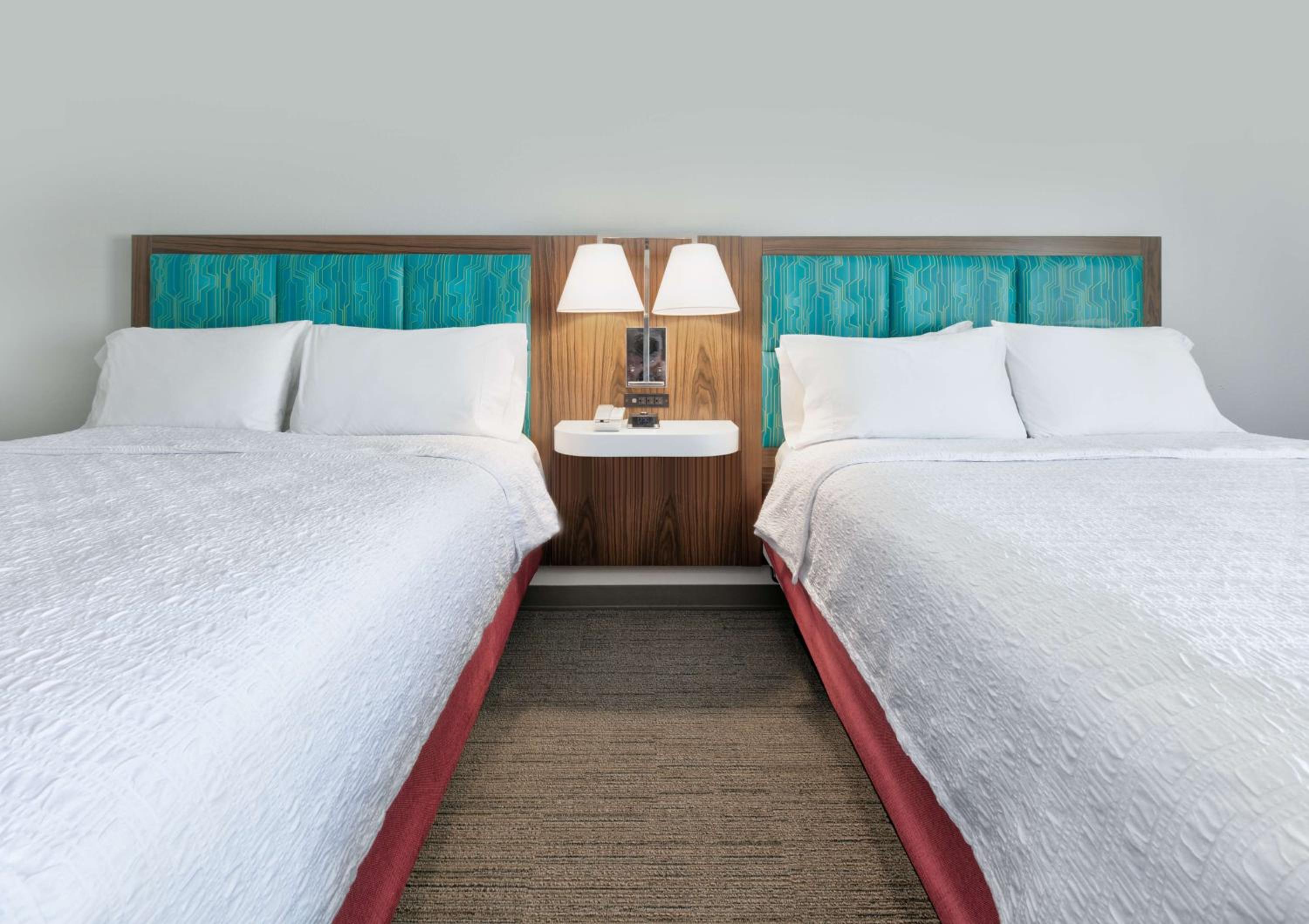 Room with Two Queen Beds - Non-Smoking - Photo 3