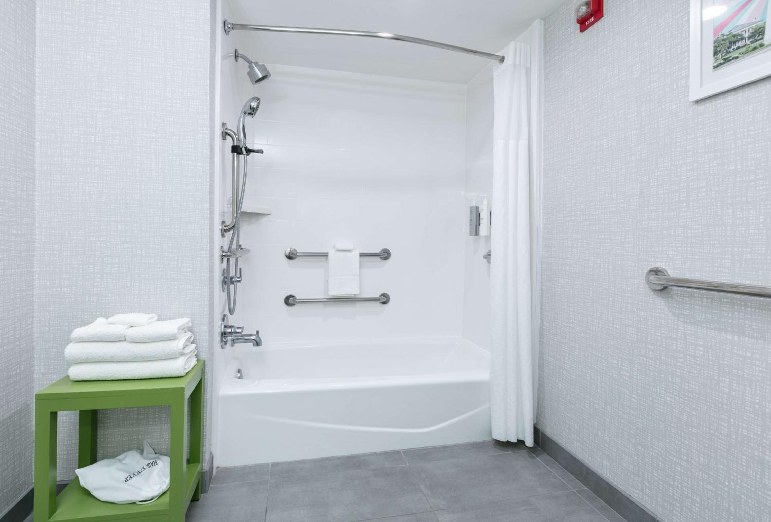 King Room - Mobility Access/Non-Smoking - Photo 3