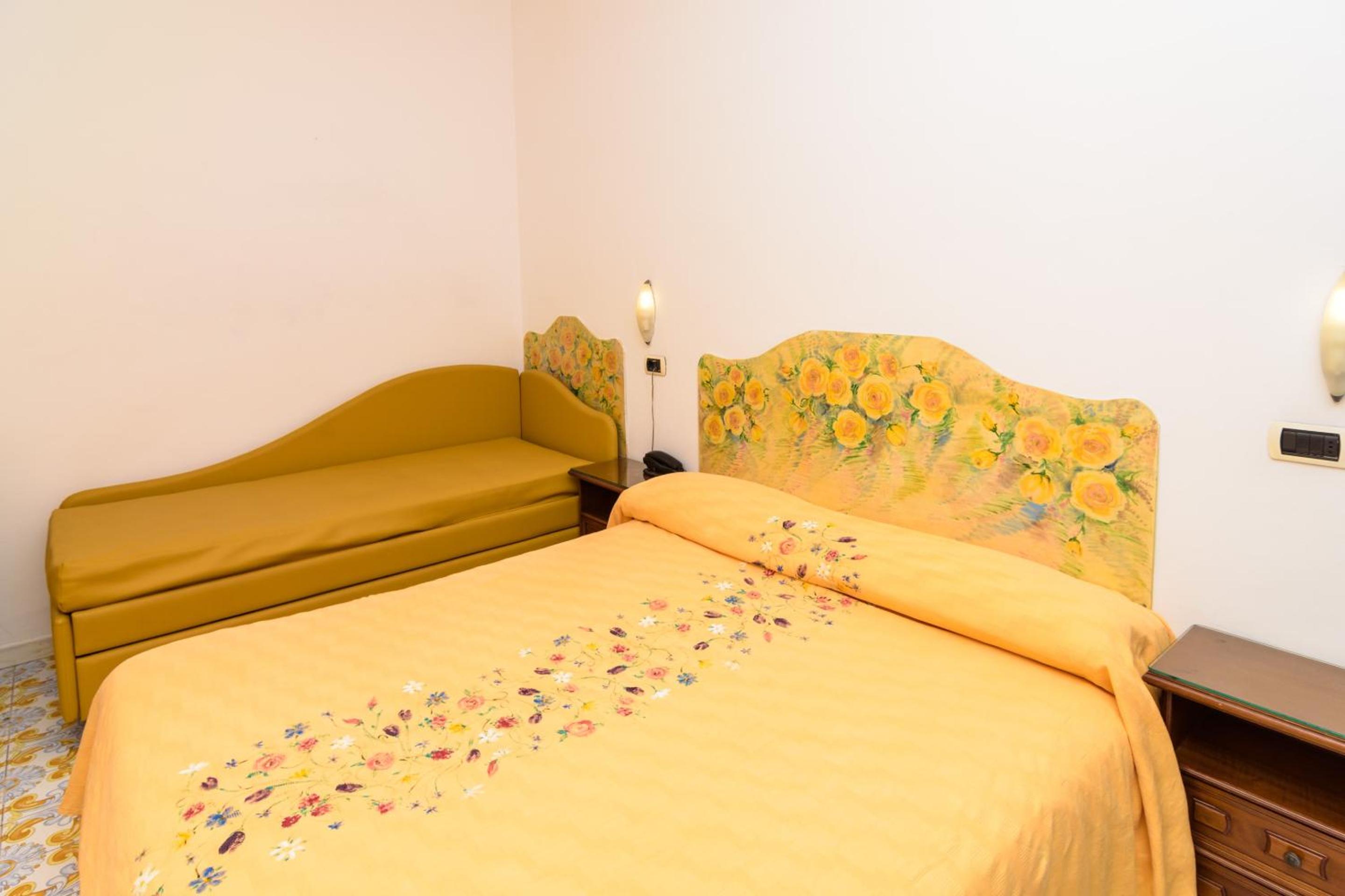 Basic Triple Room - Photo 2