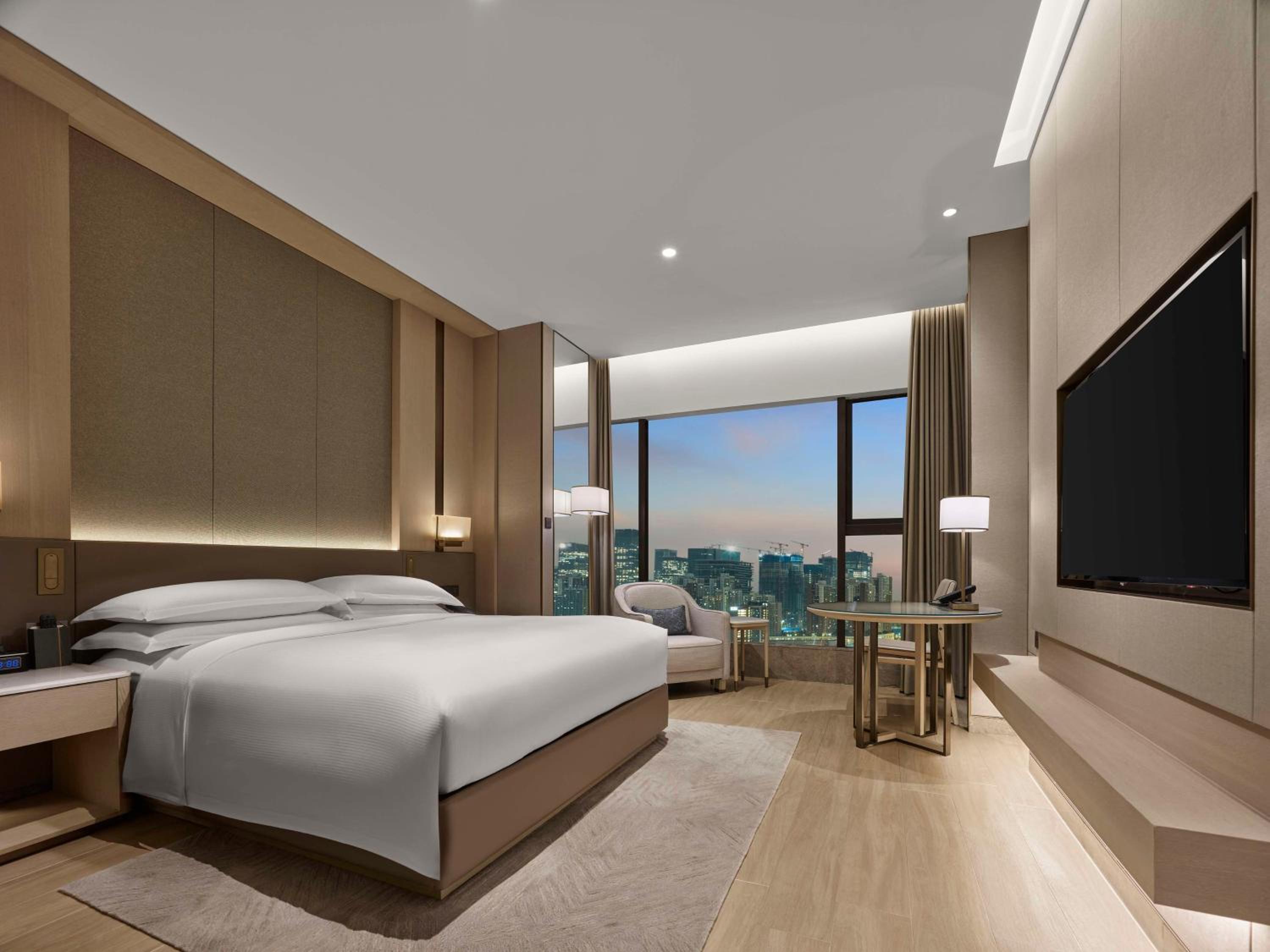 KING GUEST ROOM- CITY VIEW - Photo 1