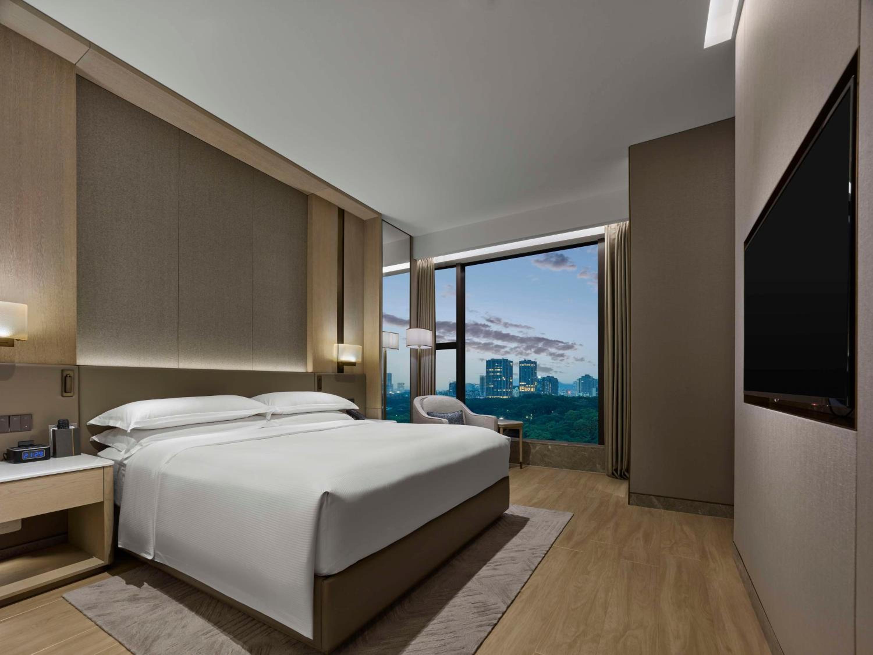 One-Bedroom Apartment with King Bed - Photo 1