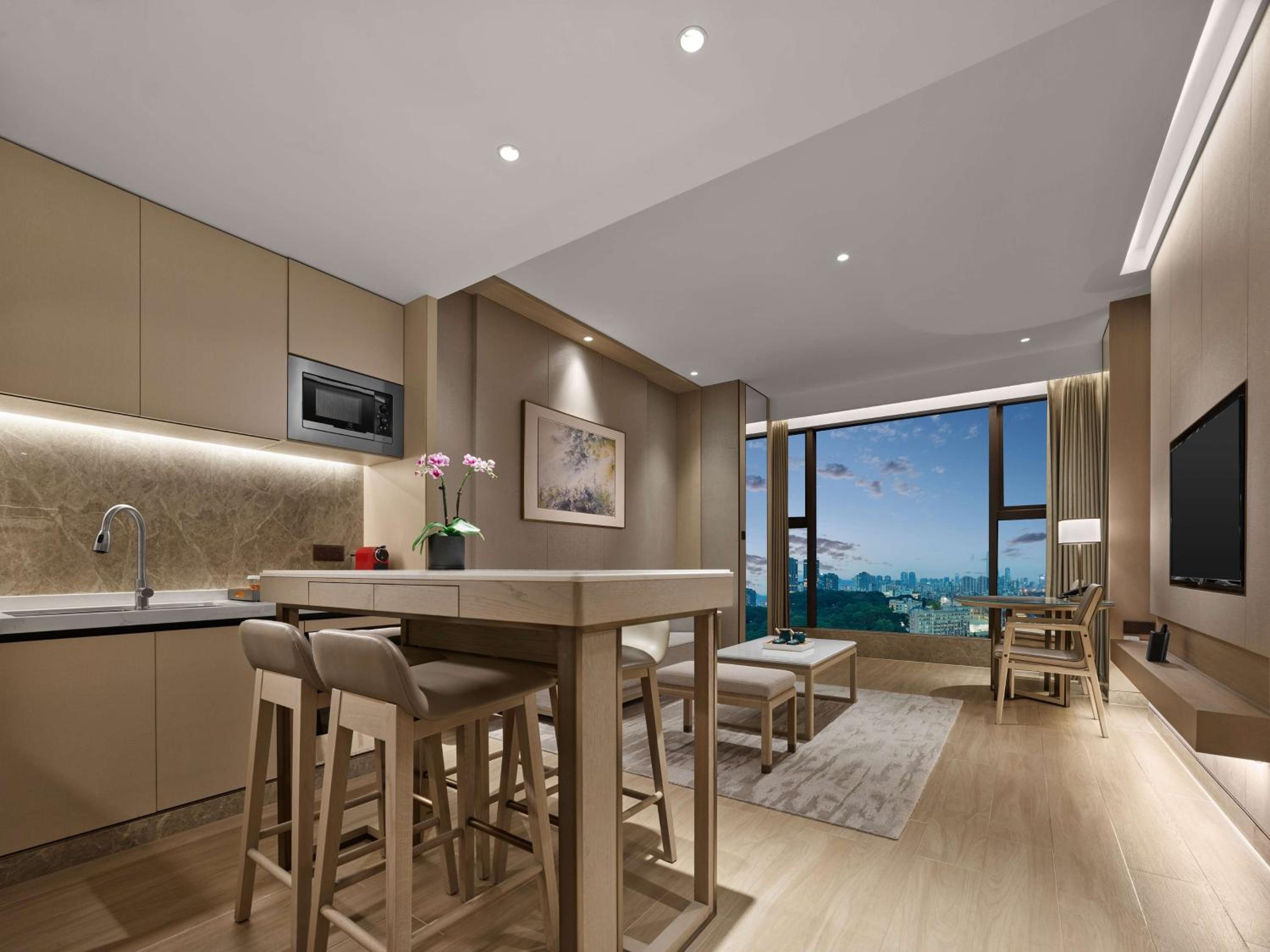 One-Bedroom Deluxe Apartment - Photo 2