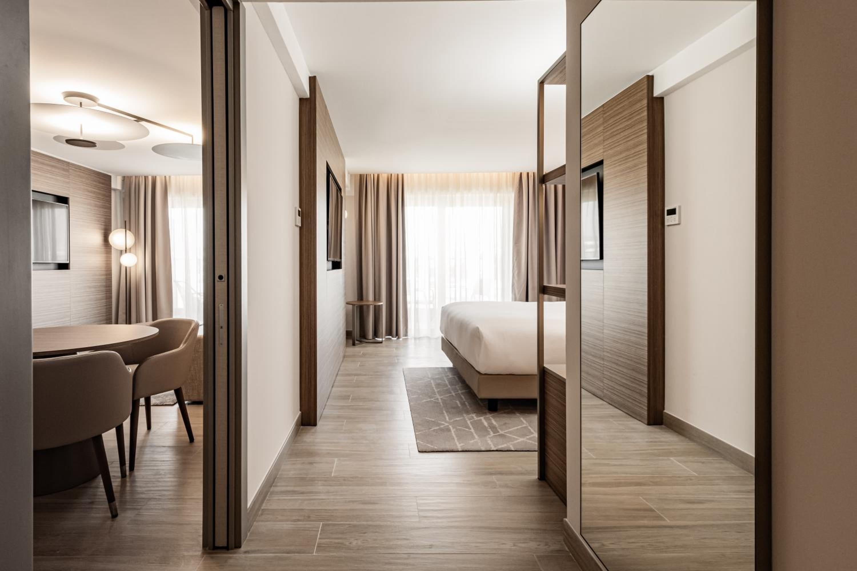 Suite King con 1 Camera da Letto, Divano Letto e Terrazza - Vista Città