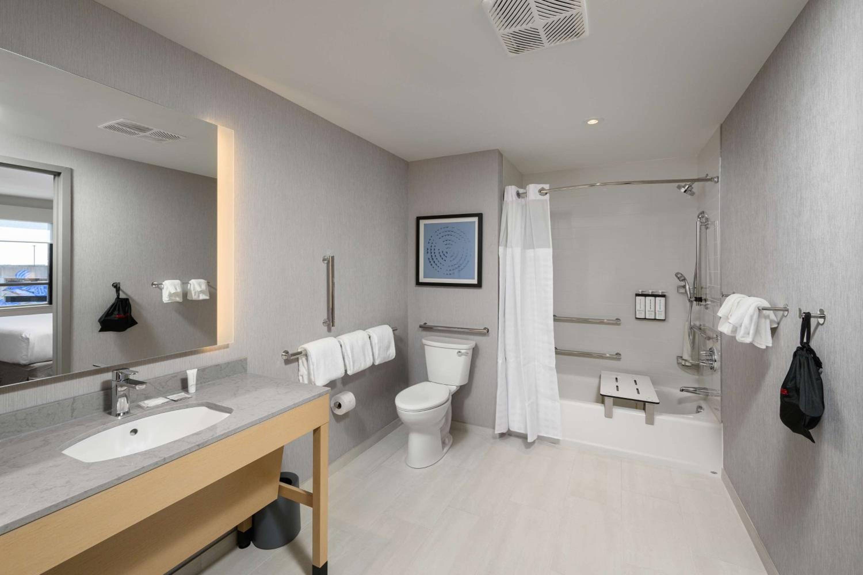 Queen Room with Two Queen Beds and Accessible Tub - Photo 2