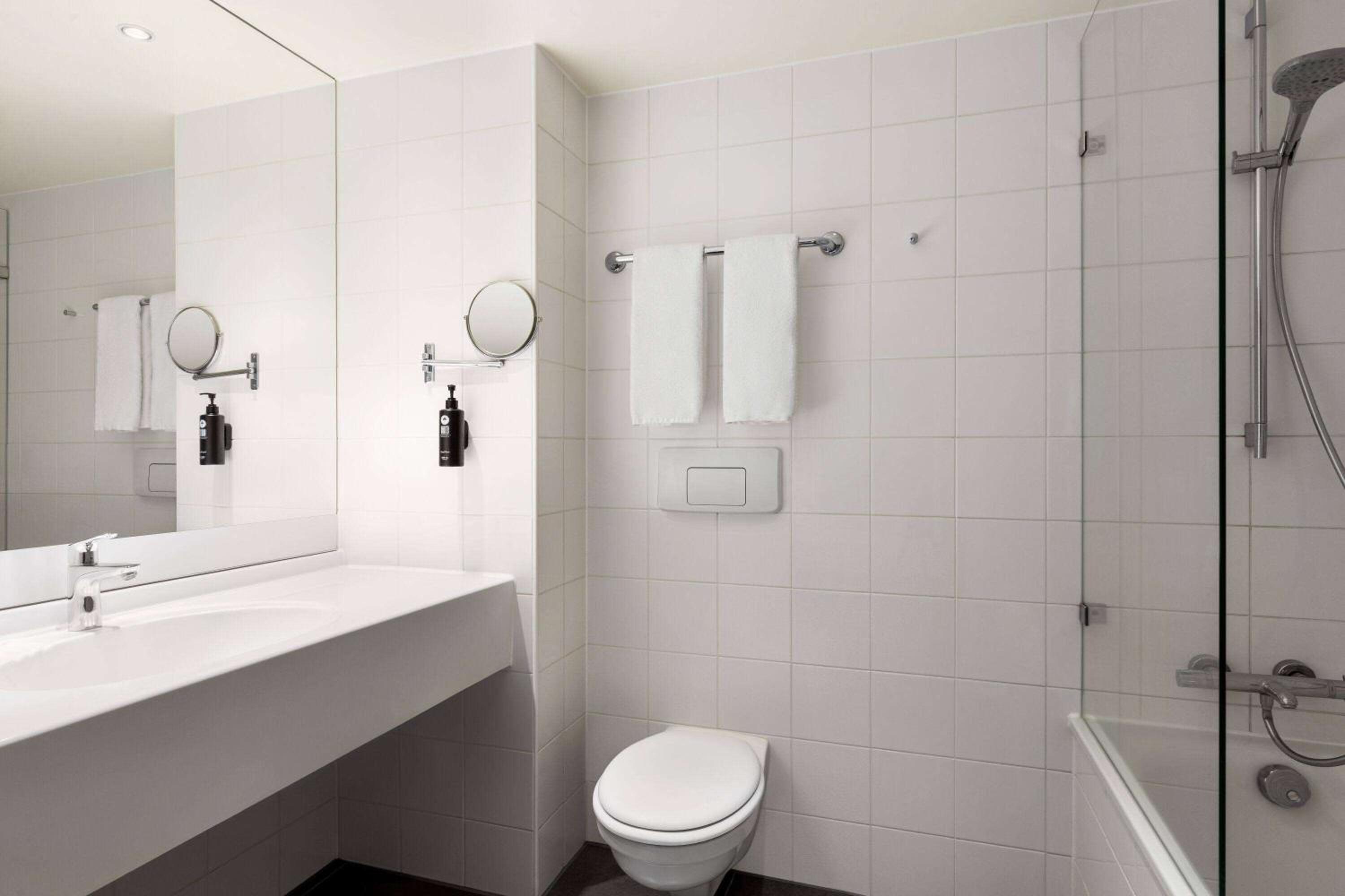 Comfort Room - Photo 2
