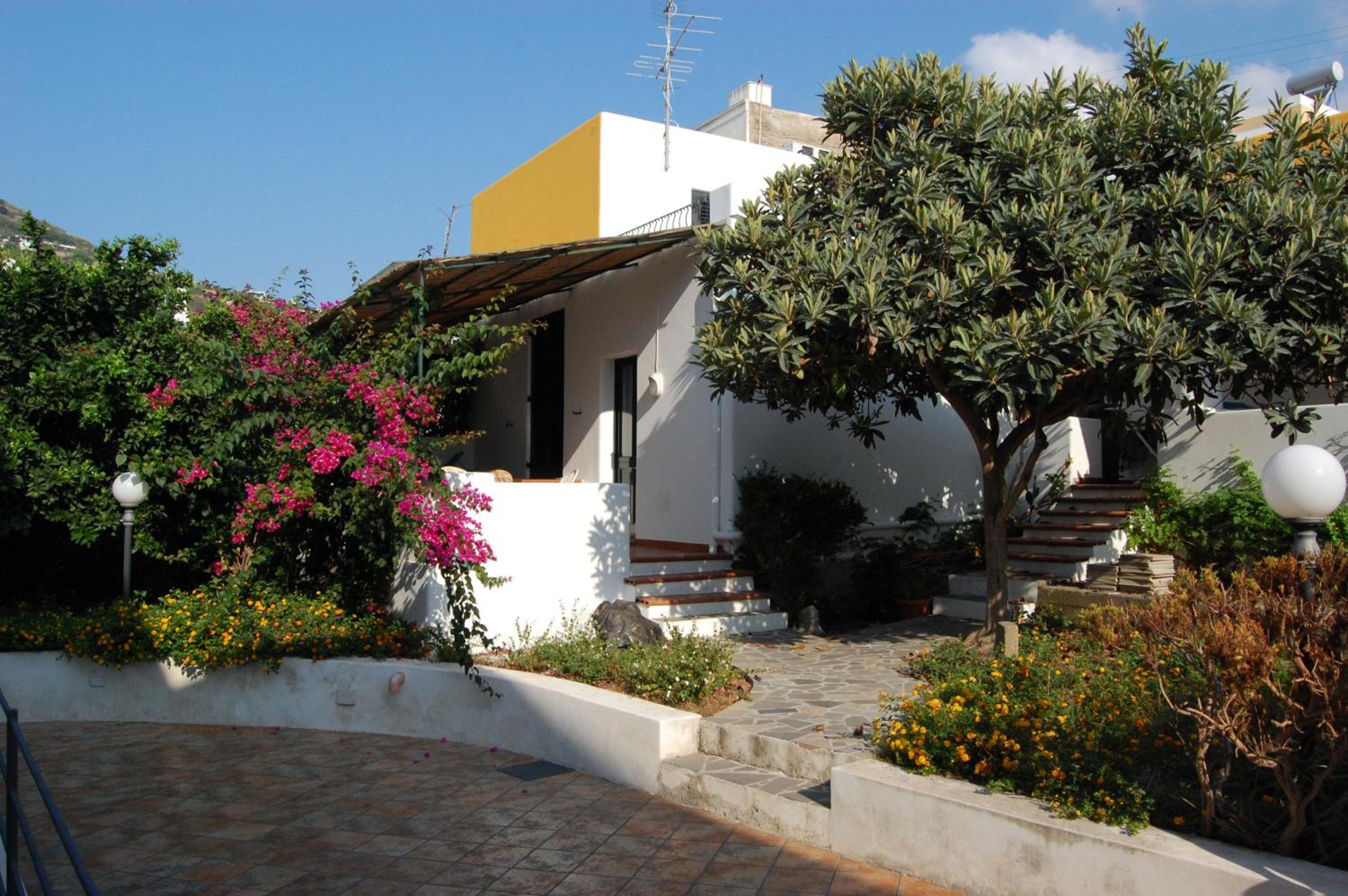 Double or Twin Room with Sea View photo 3