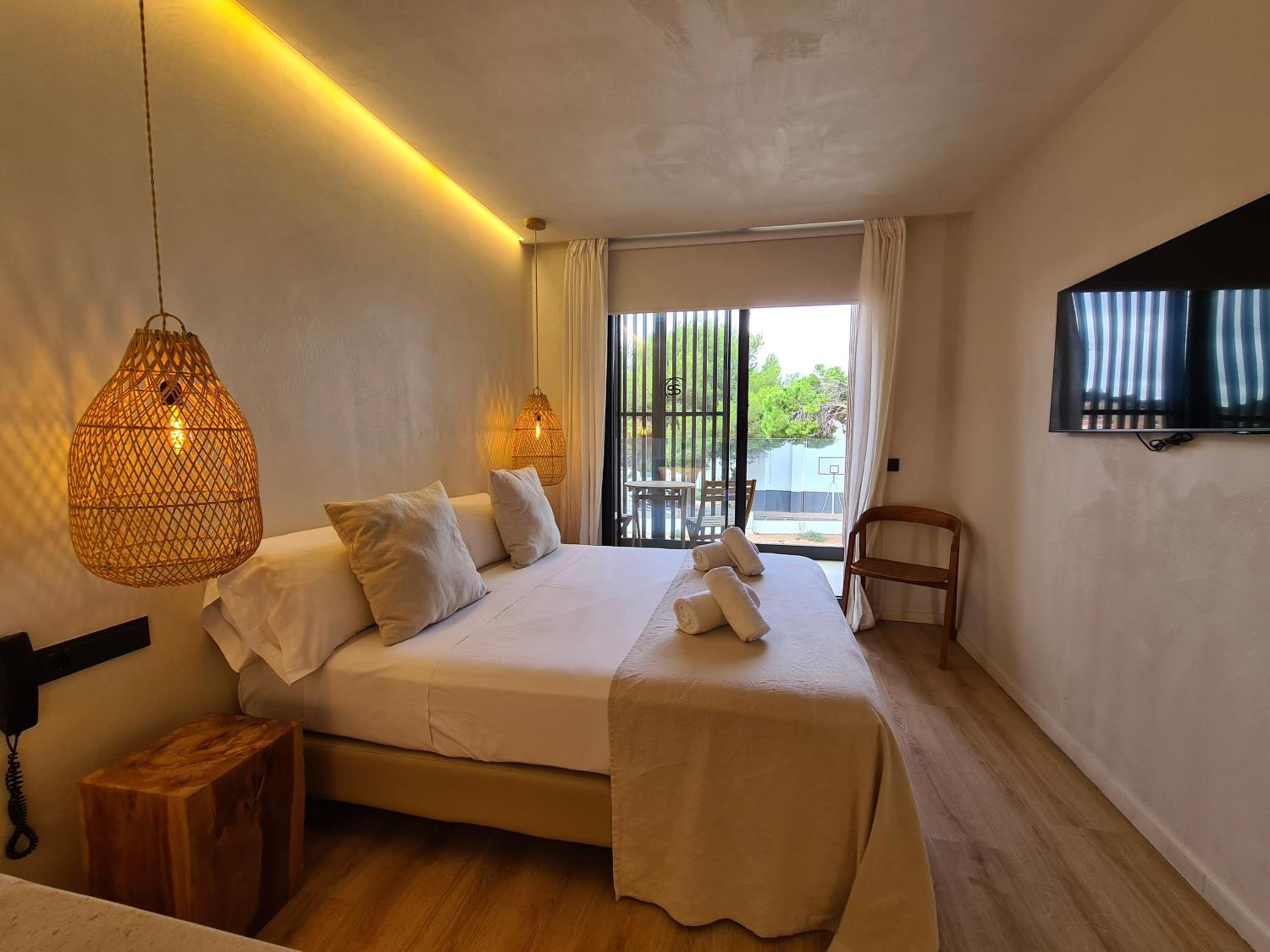 Standard Double or Twin Room - Photo 4