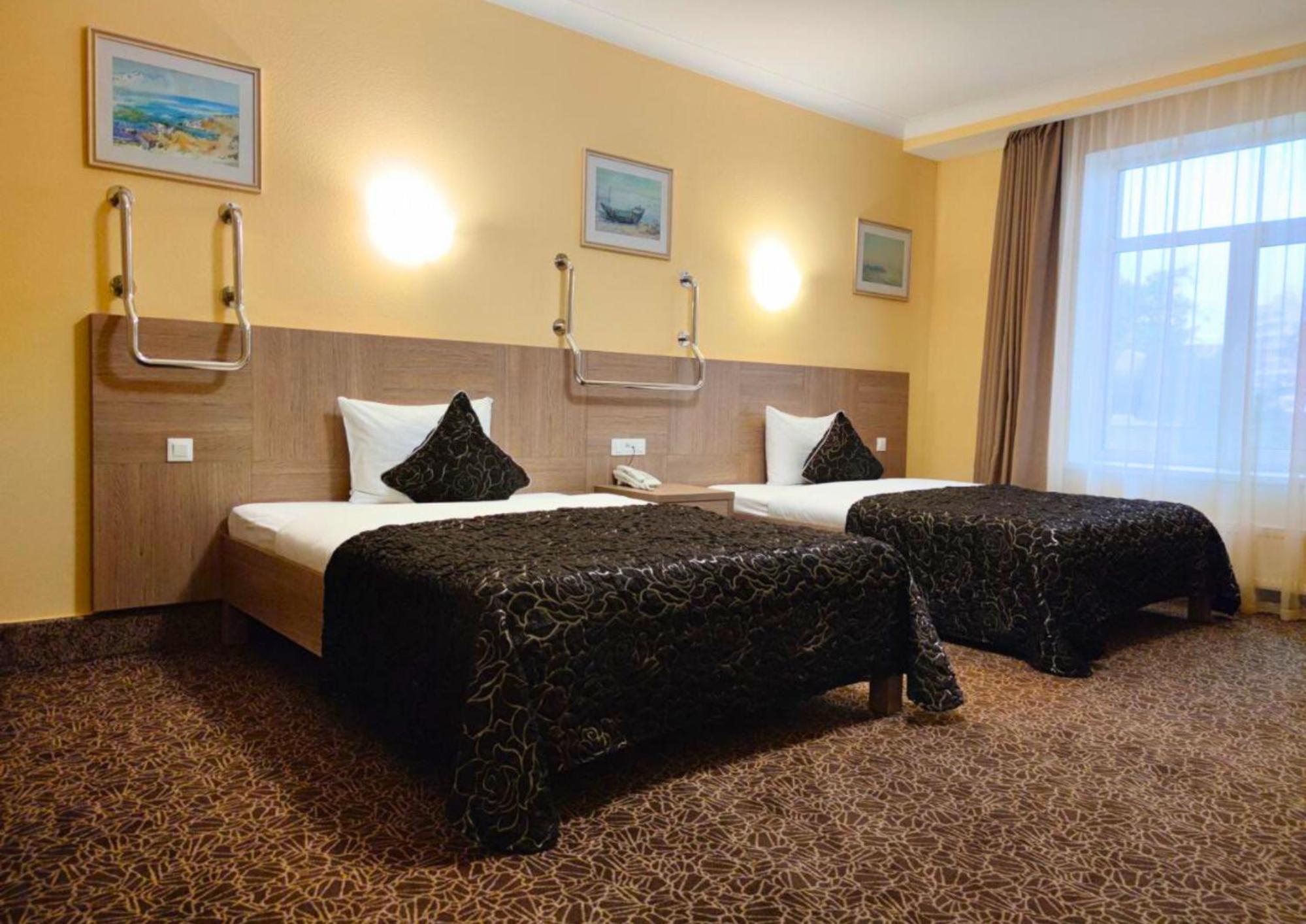 Twin Room - Disability Access photo 1