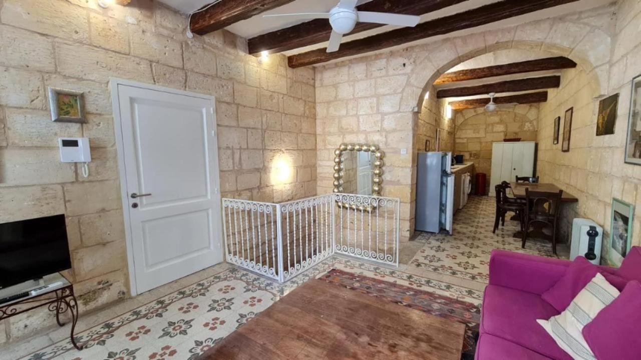 Apartment with Balcony photo 3
