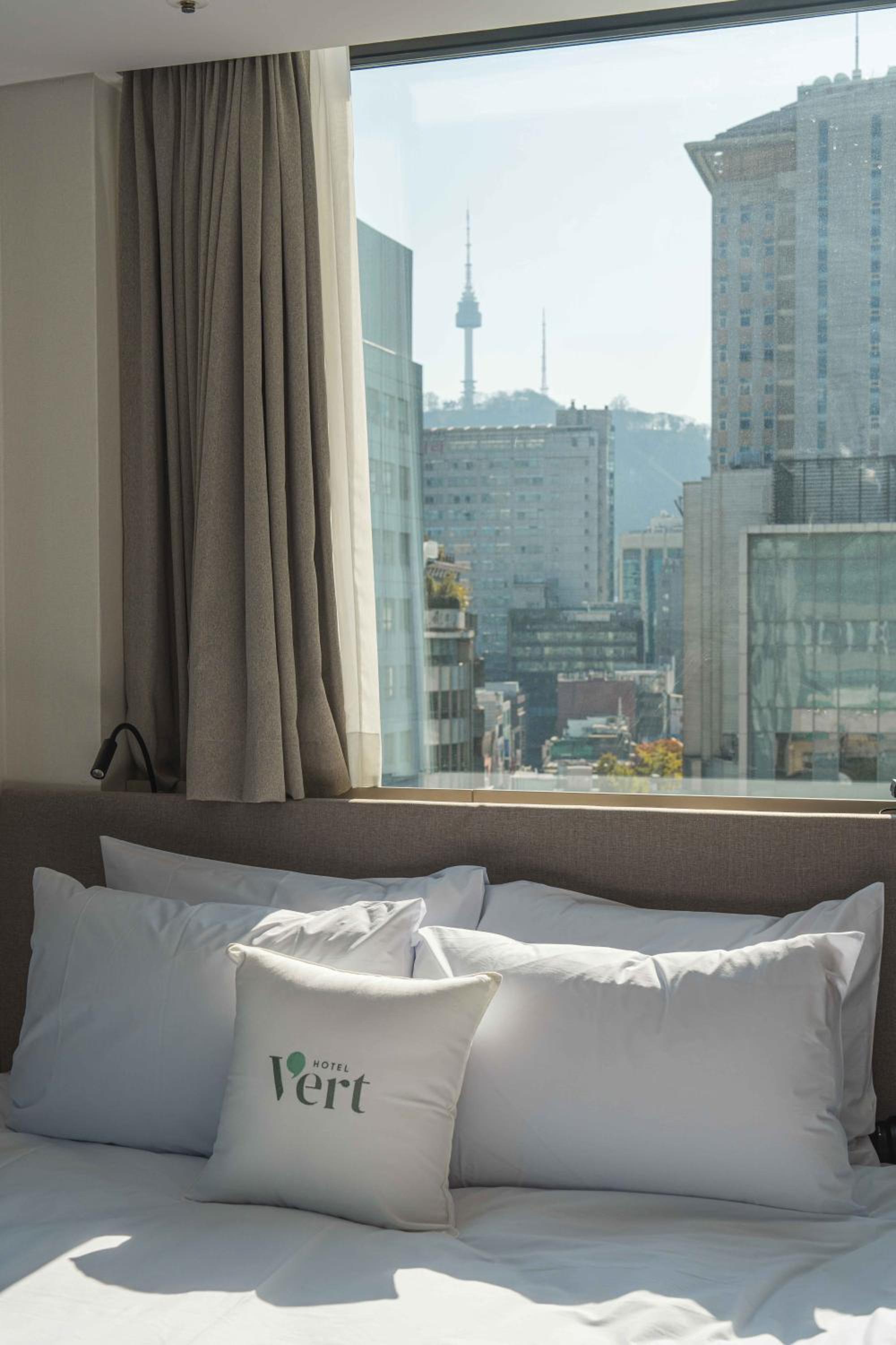 Deluxe King Room - Photo 2