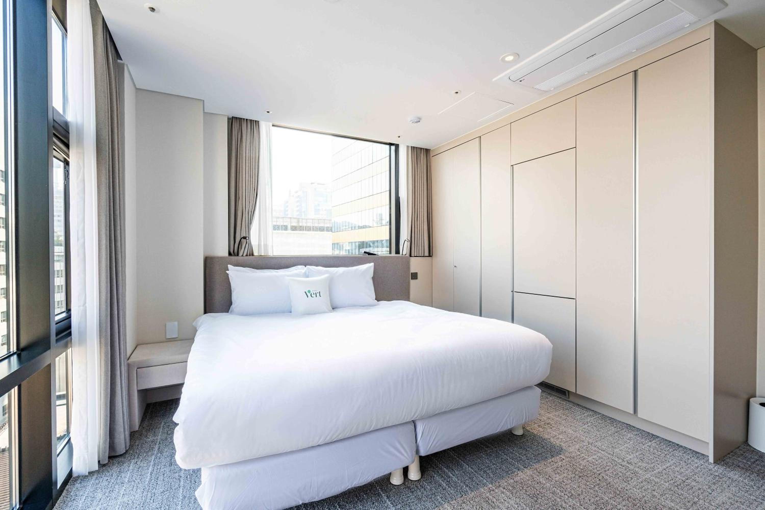 Deluxe King Room - Photo 3