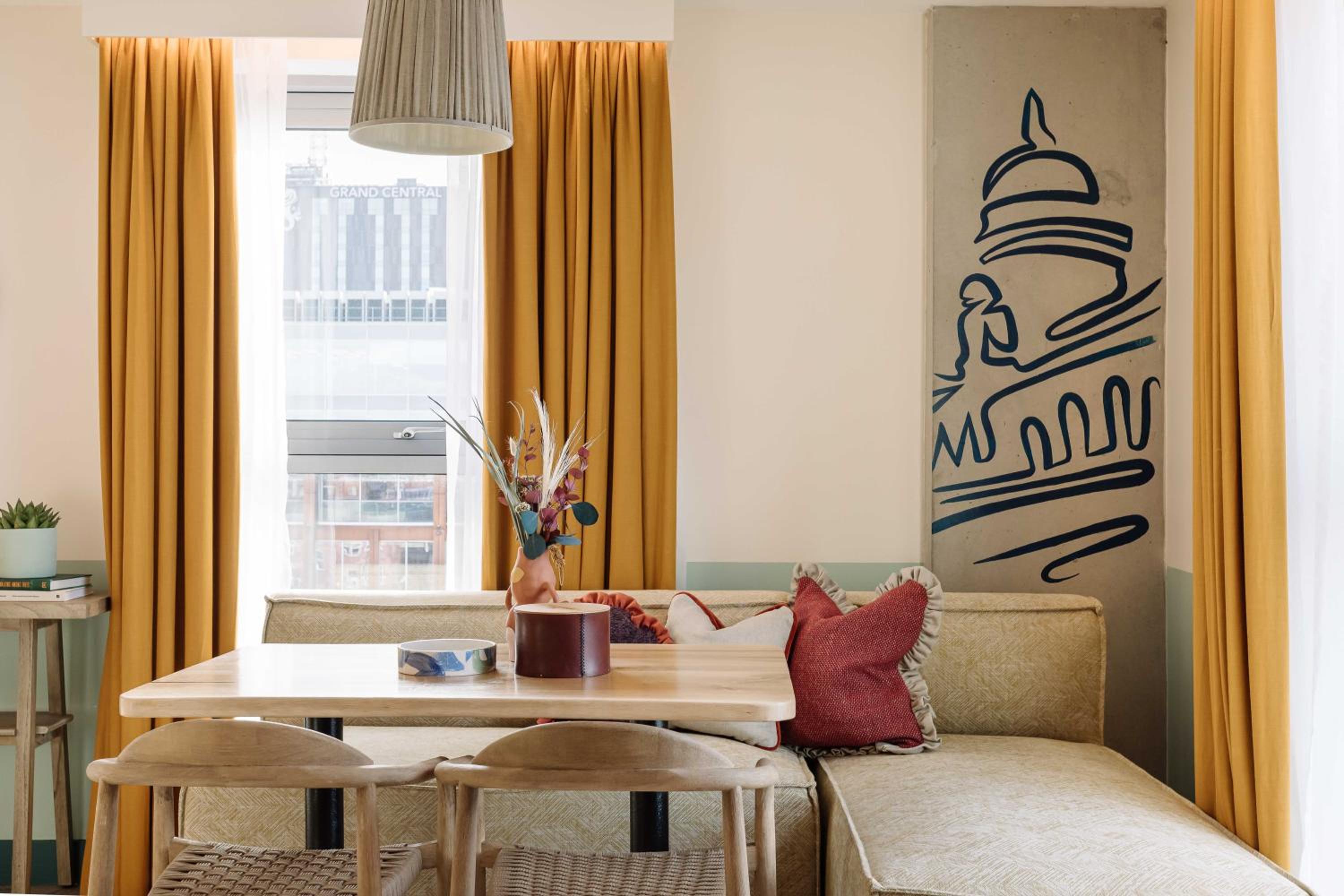Suite - Photo 5