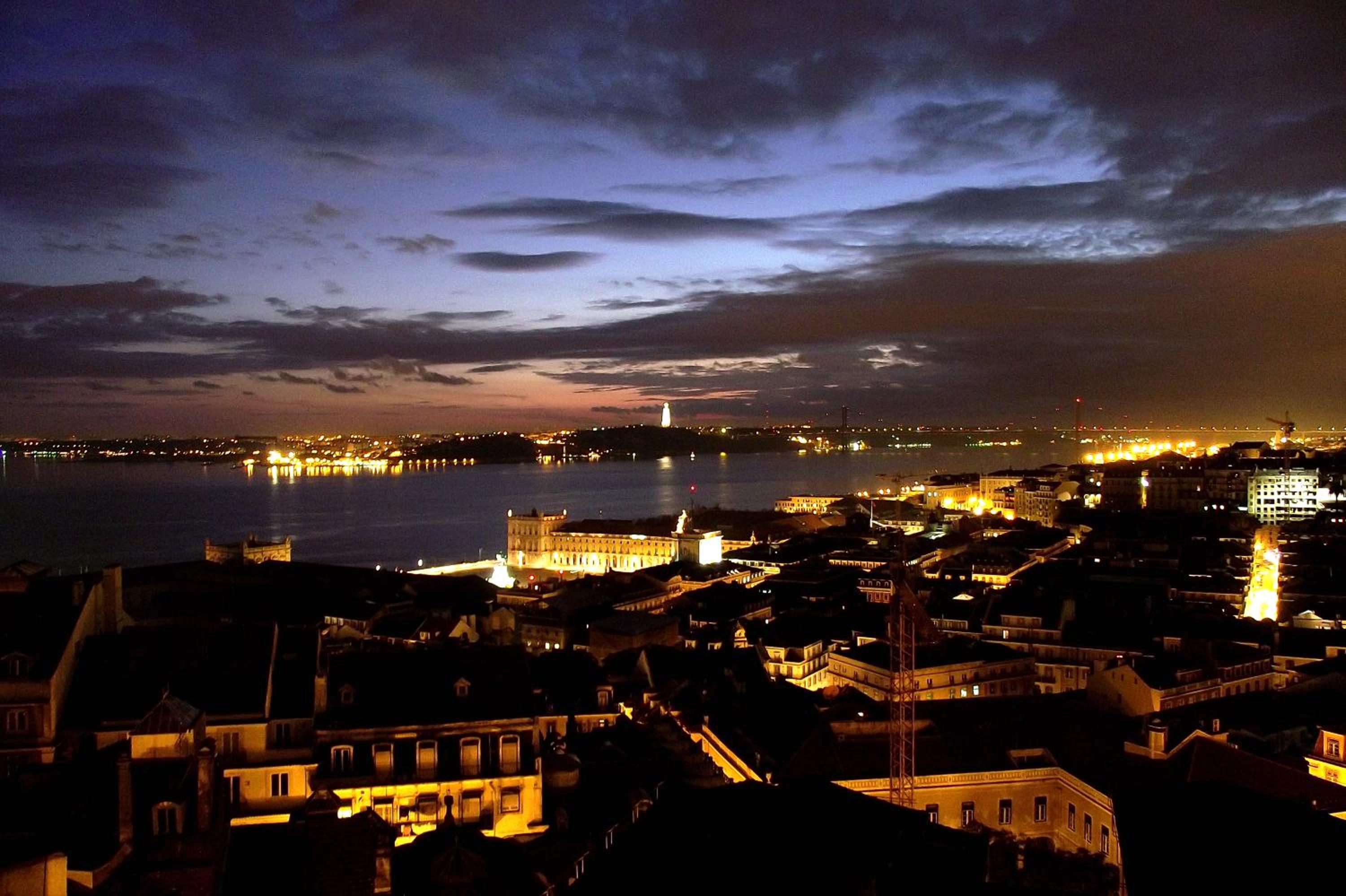 Luxury Duplex Suite with Panoramic River, City and Castle View - Photo 4