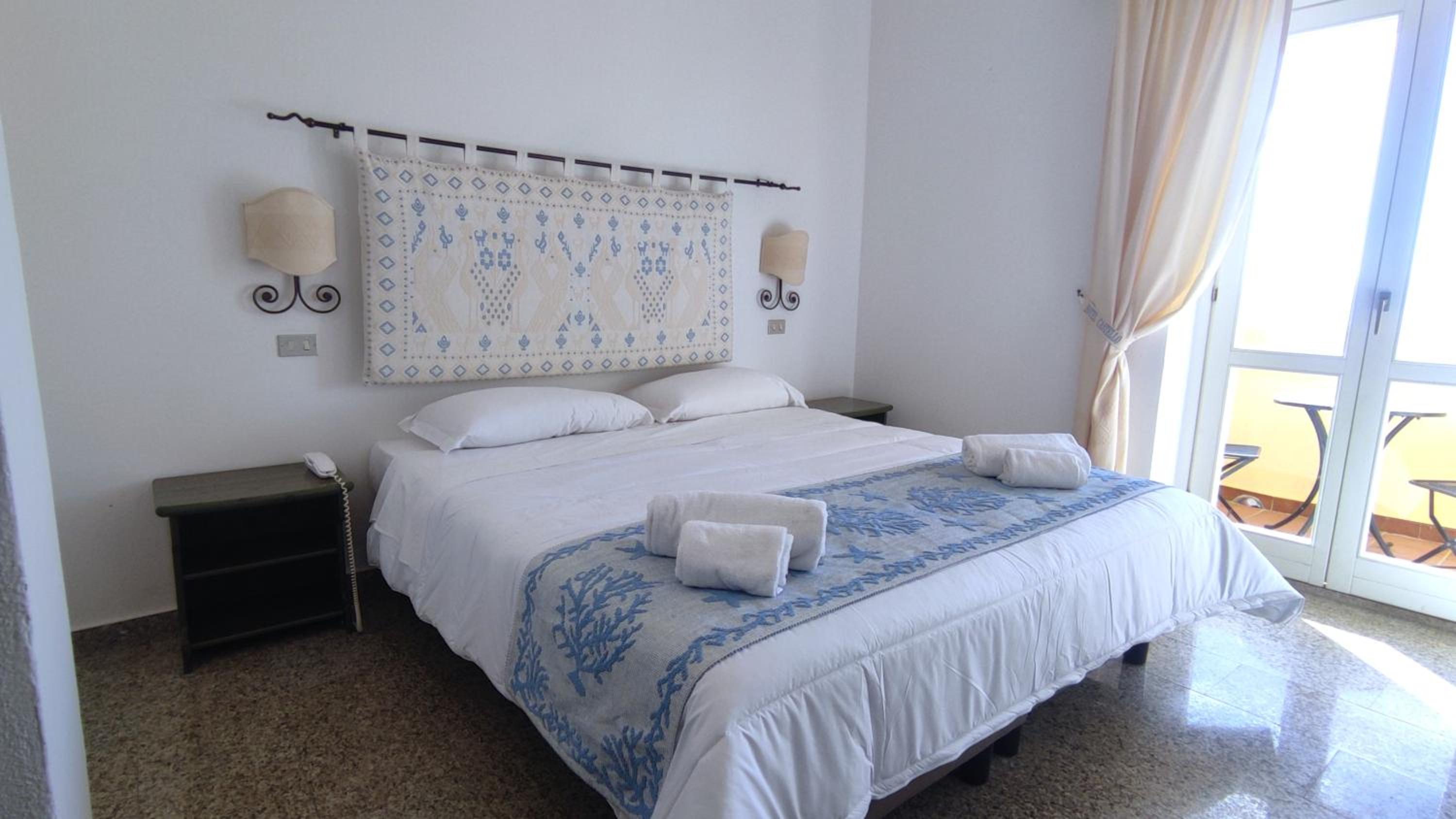 Deluxe Double or Twin Room with Sea View photo 2