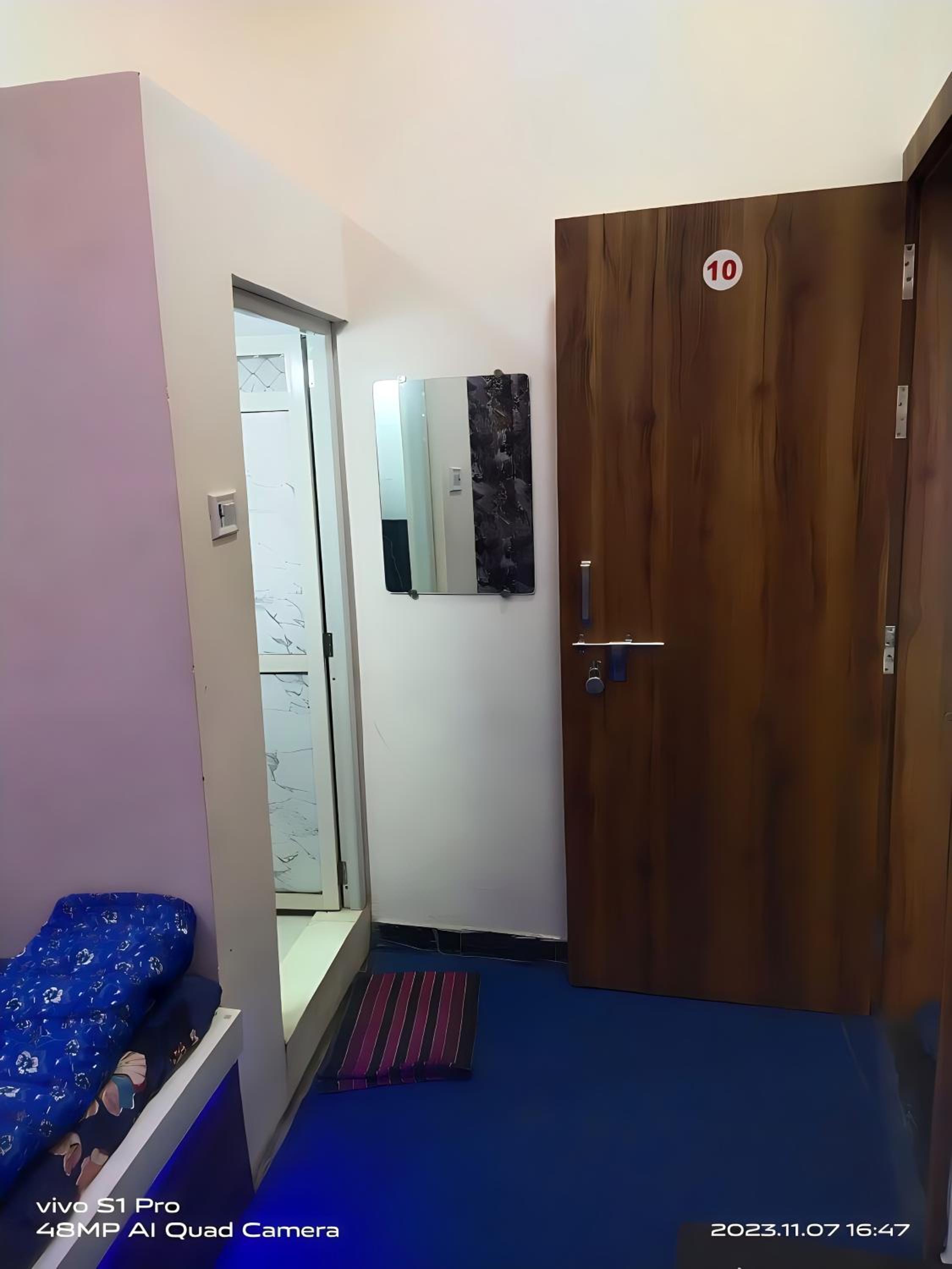 Deluxe Double Room (2 Adults + 1 Child) photo 2