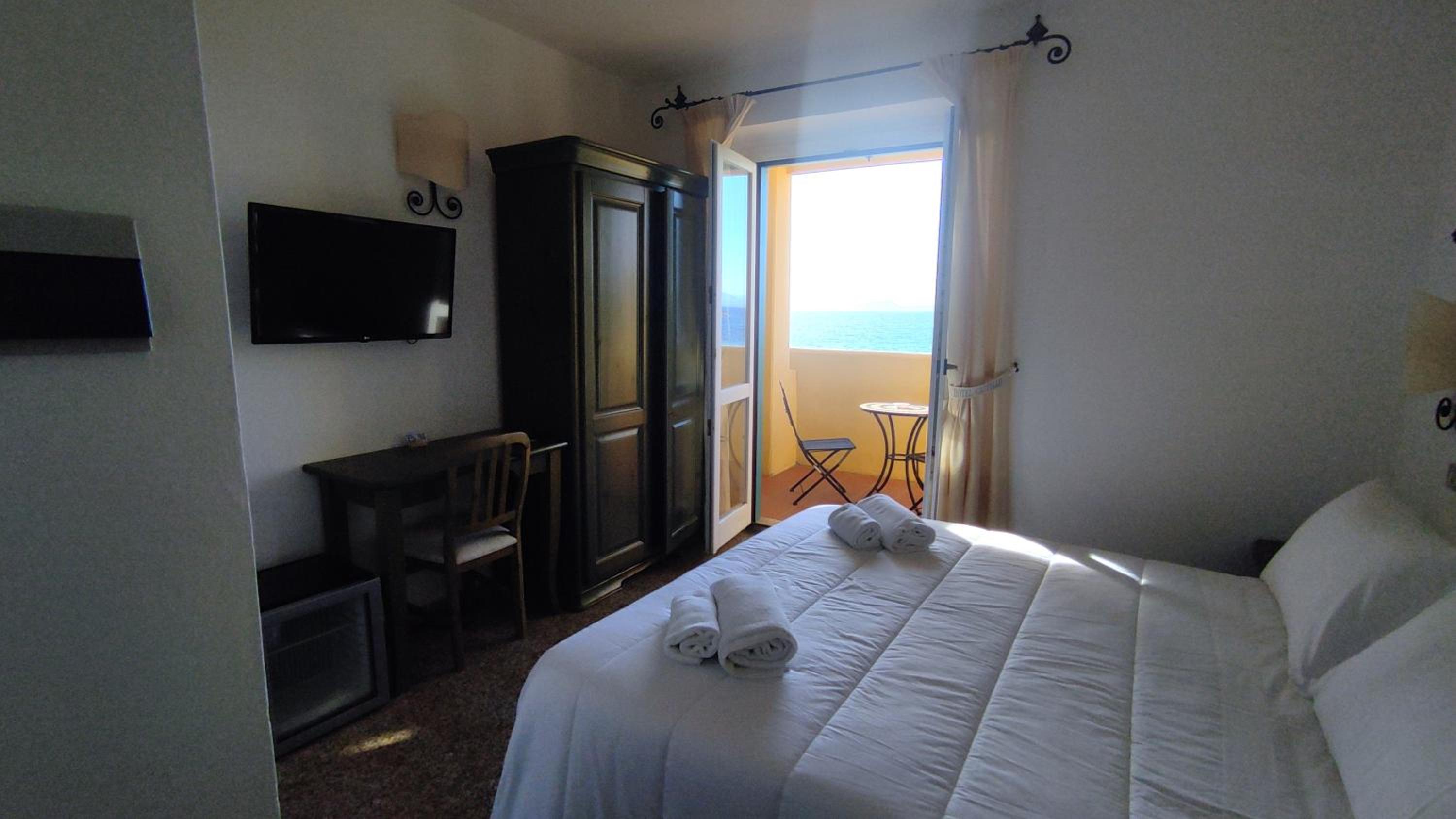 Queen Room with Sea View photo 2