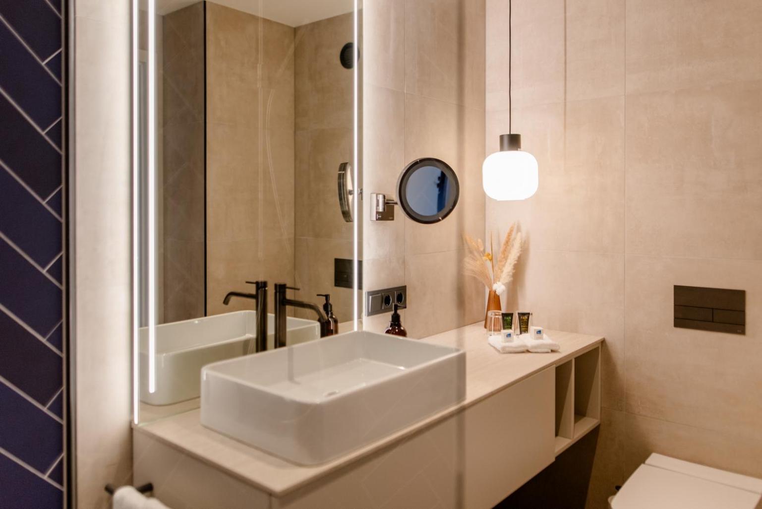 Suite with Spa Bath - Photo 5