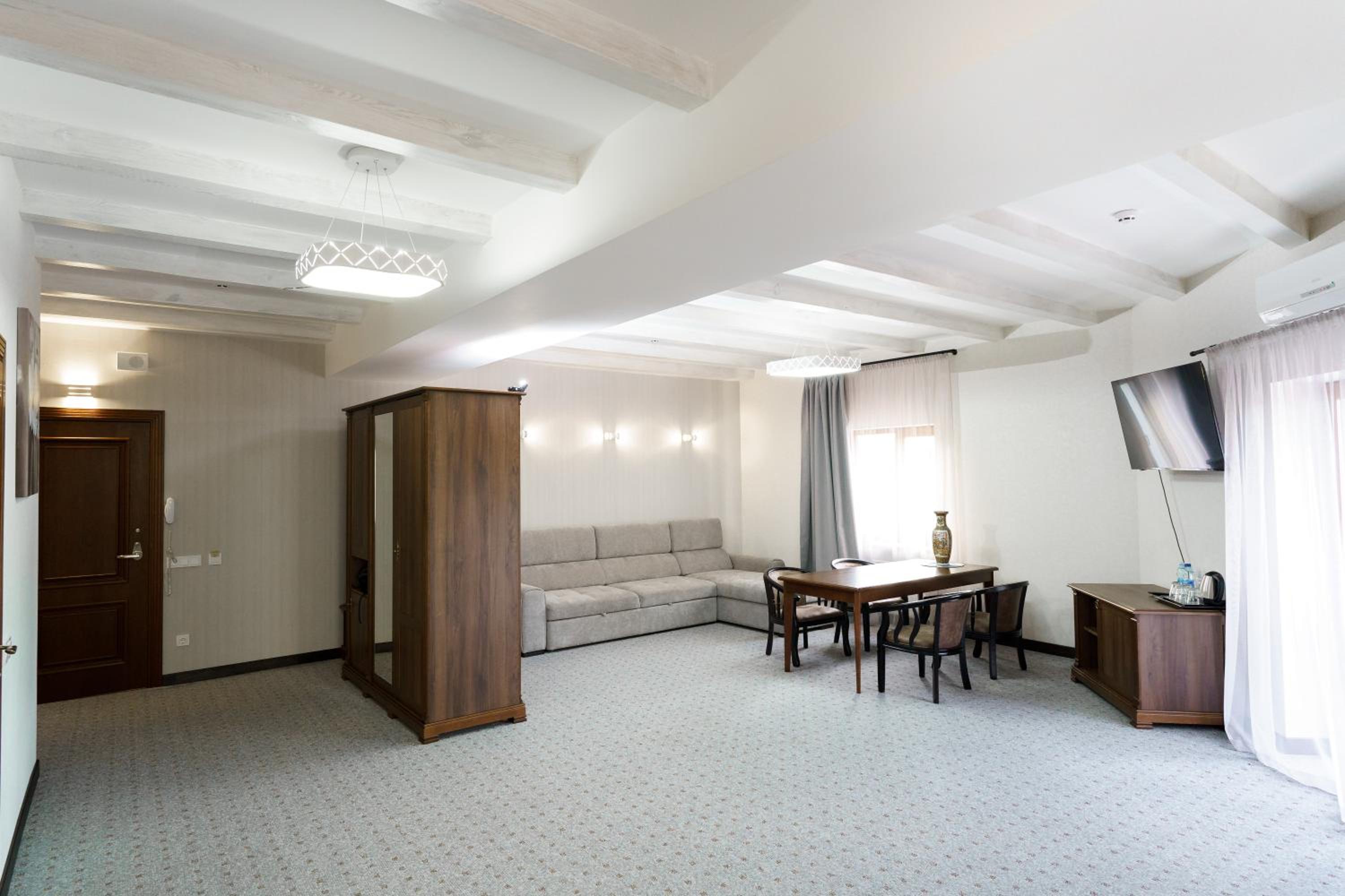 Deluxe Suite photo 2
