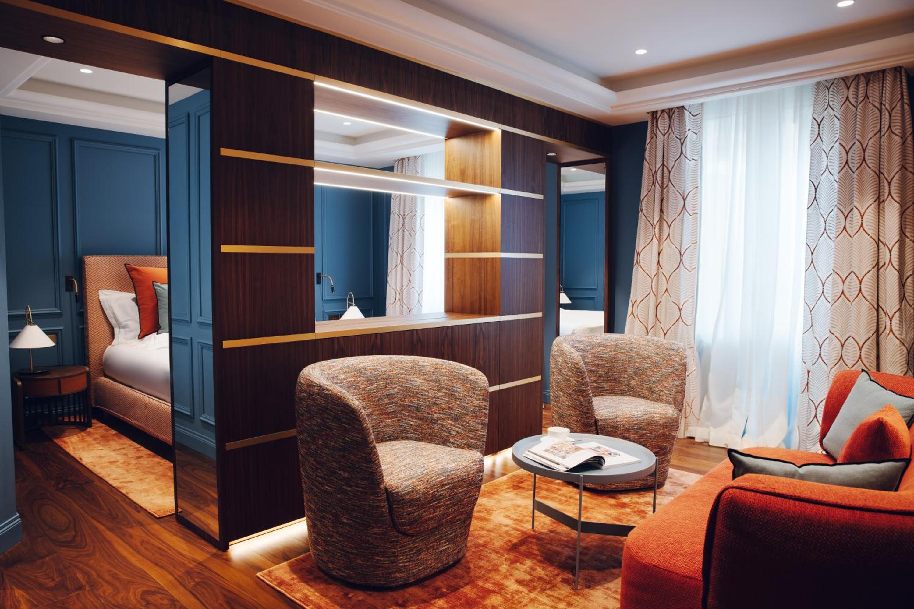 Suite - Photo 1