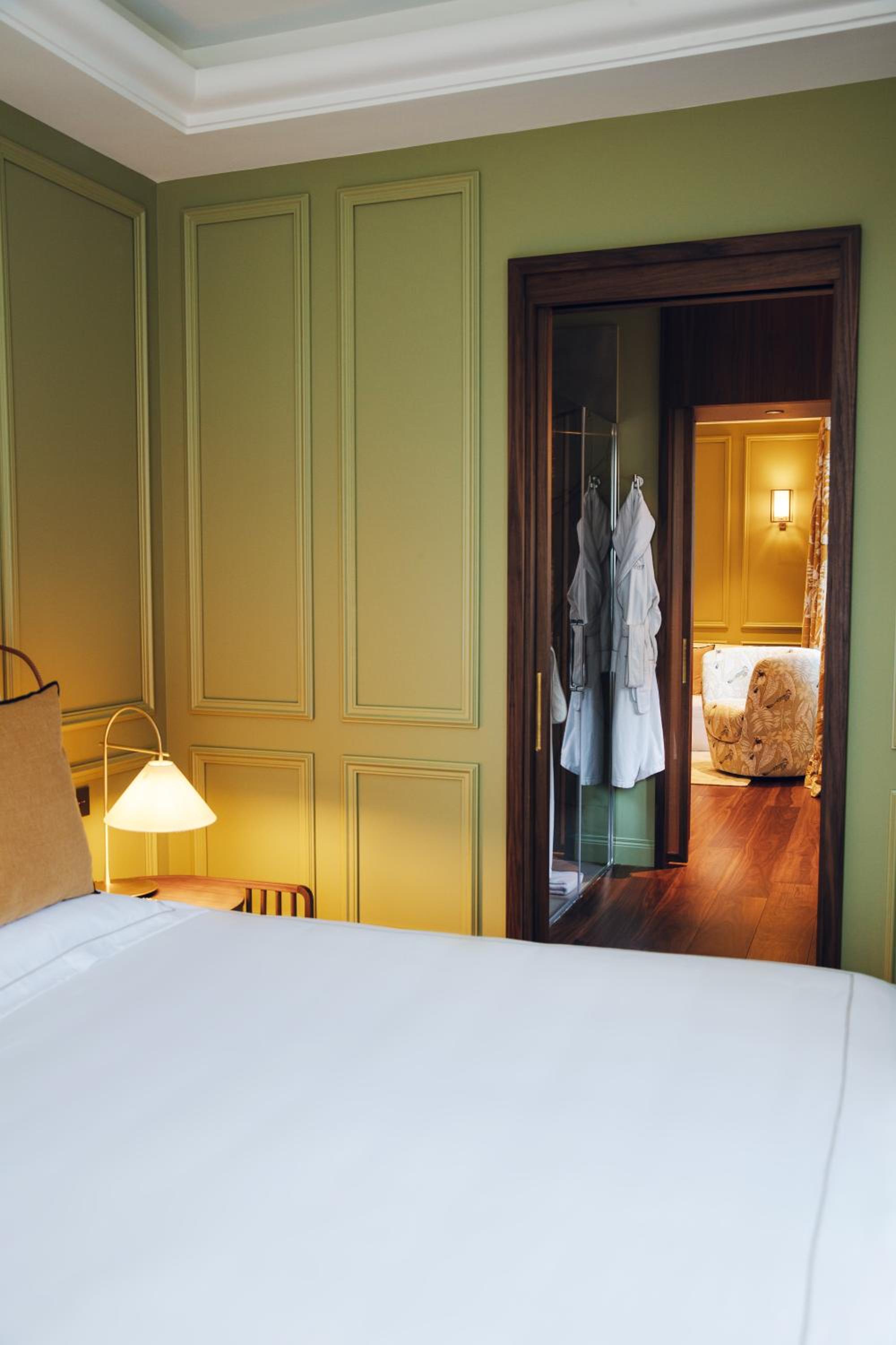 Suite - Photo 5