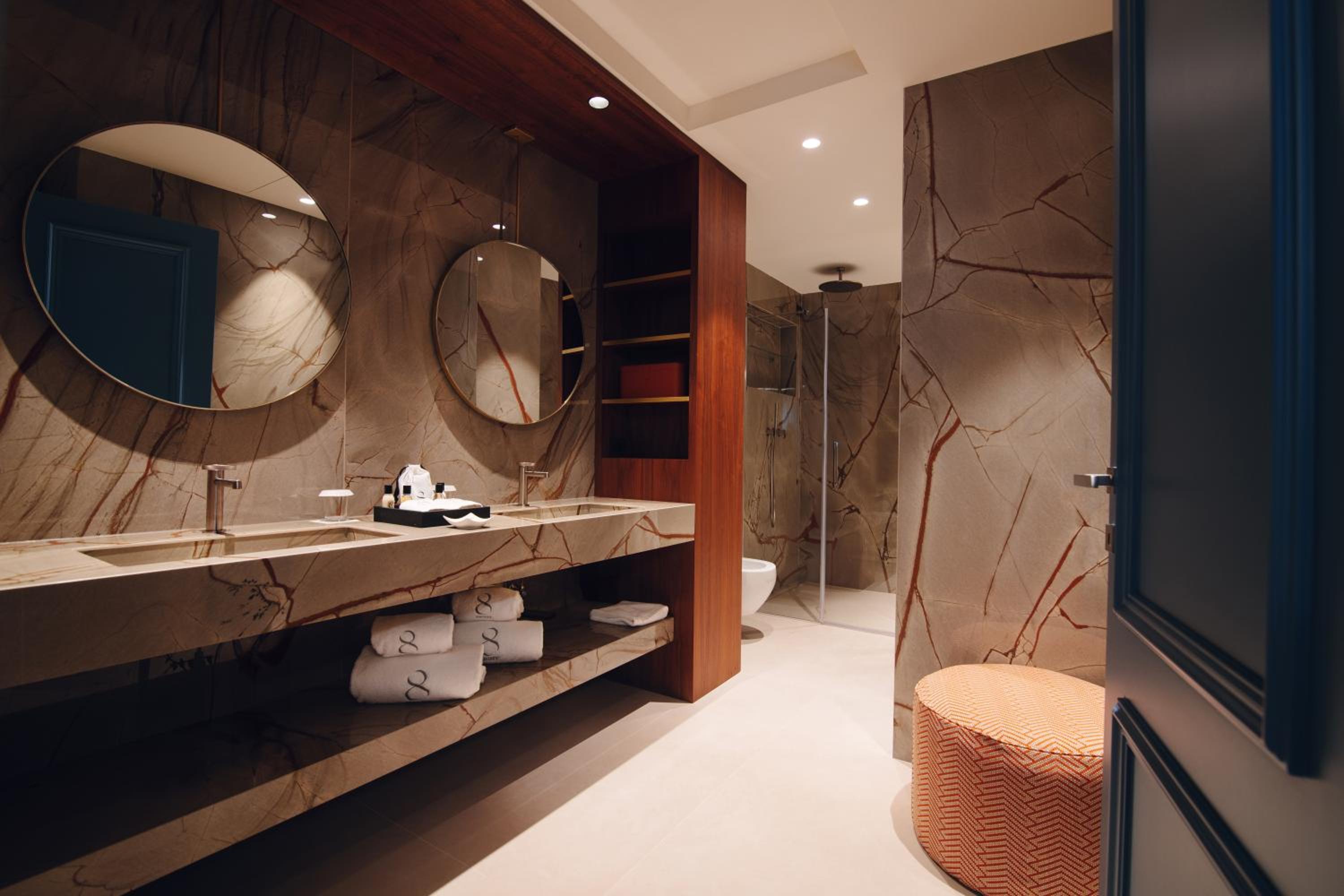 Suite - Photo 6