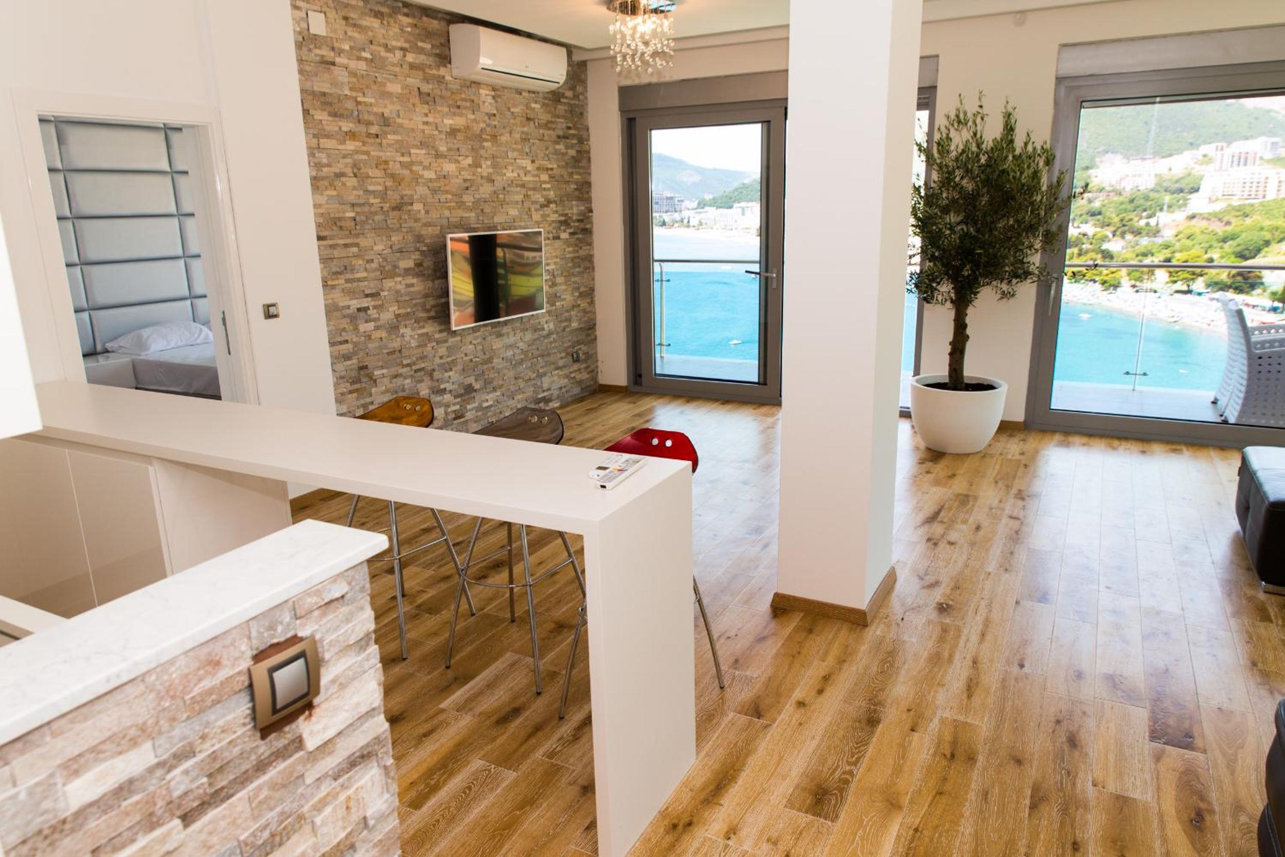 Three-Bedroom Apartment with Sea View photo 3