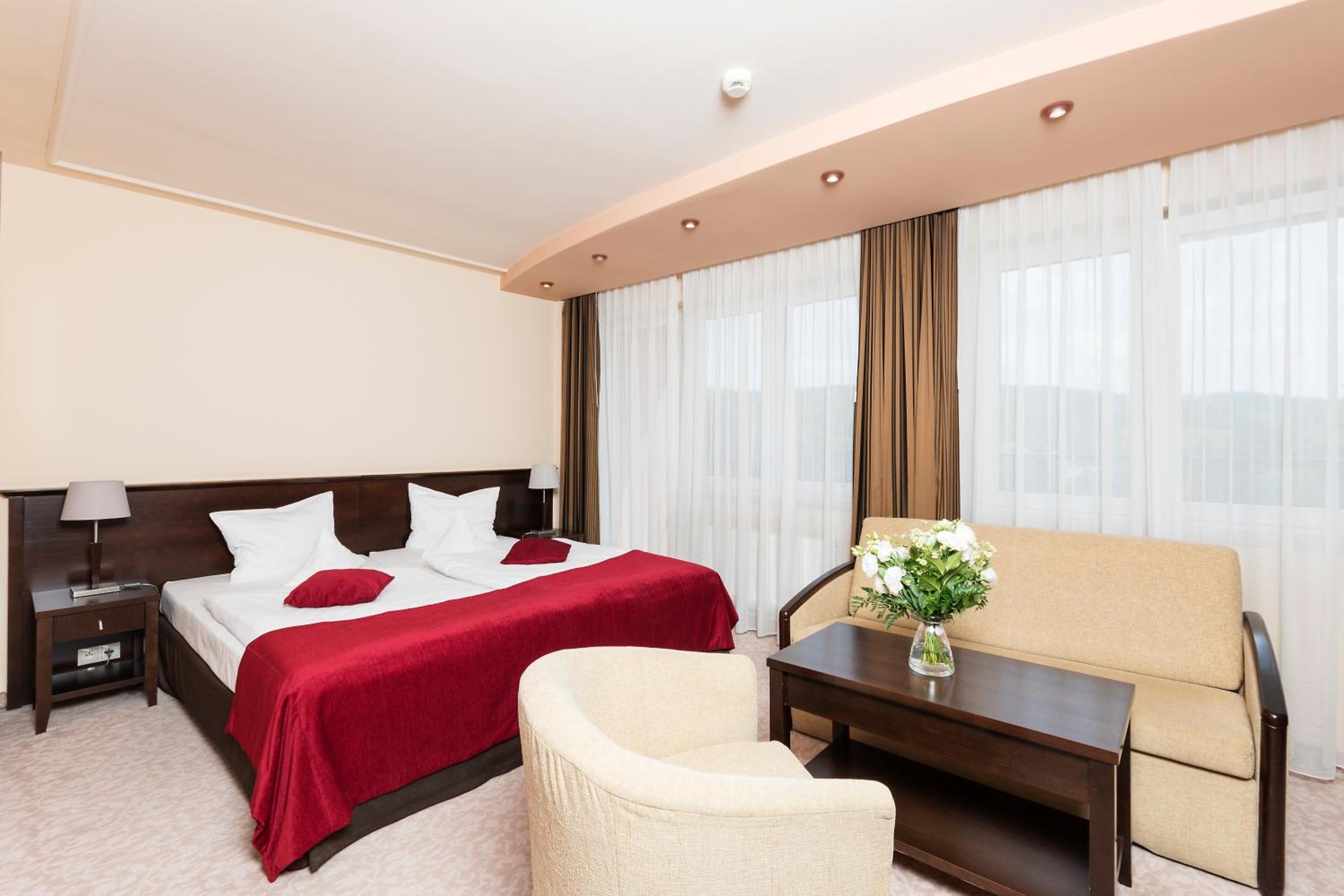 Superior Twin Room with City View - Photo 1