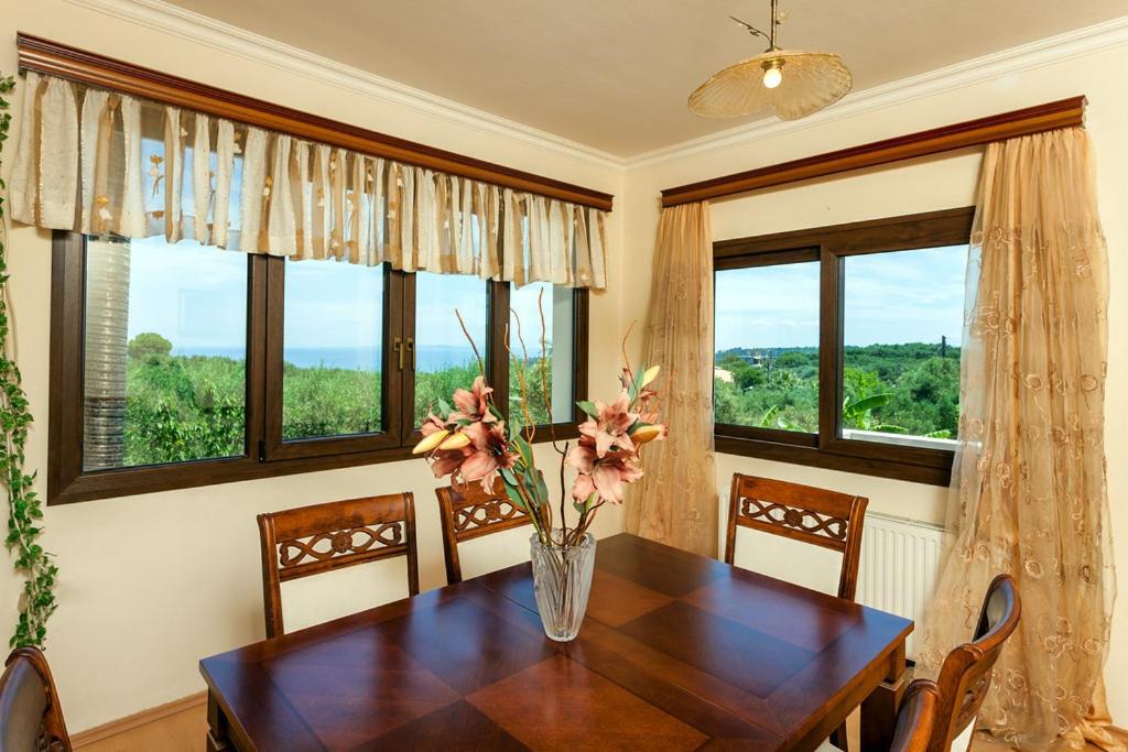 Four-Bedroom Villa with Private Pool photo 3