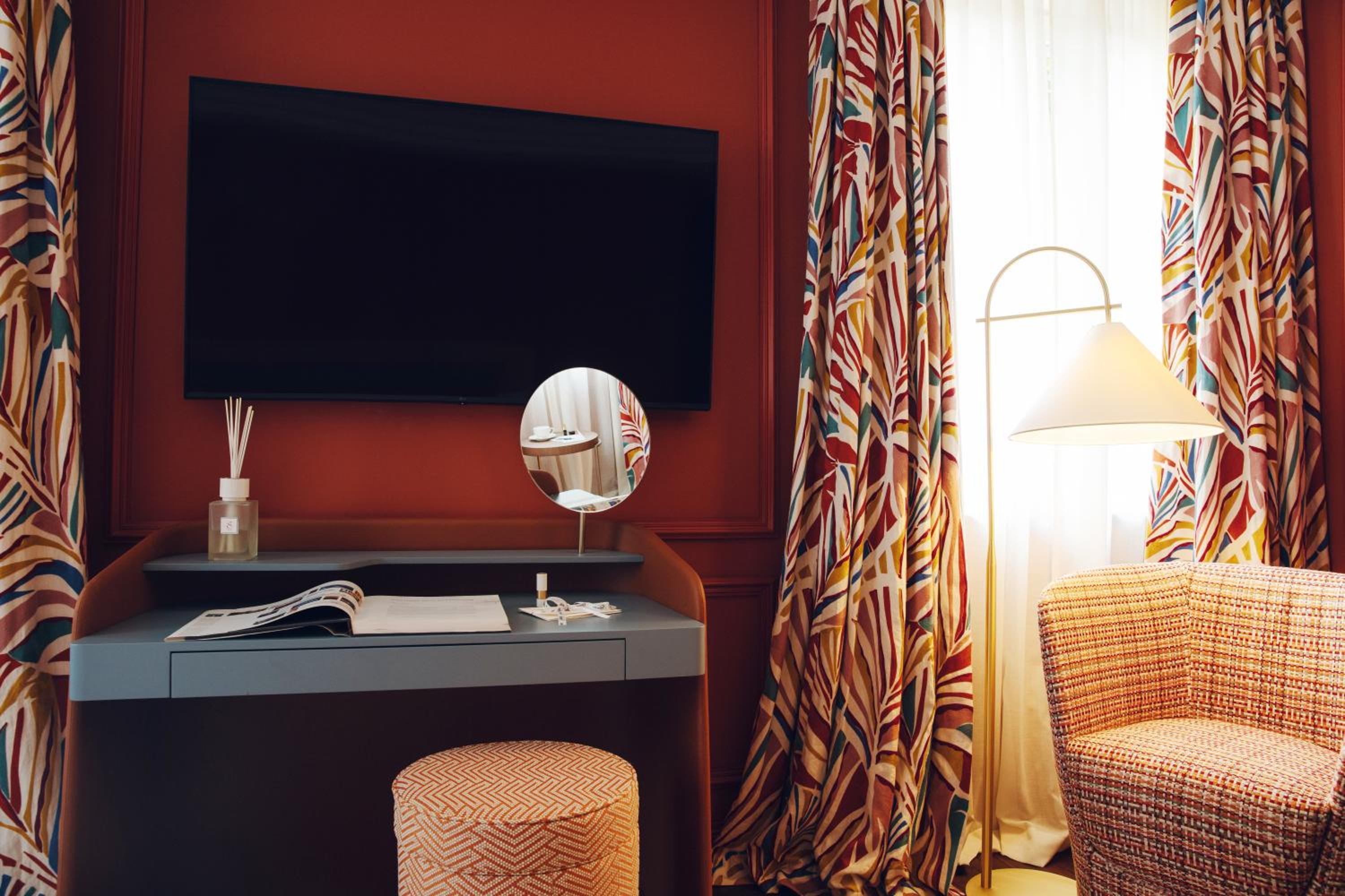 Deluxe Room - Photo 8