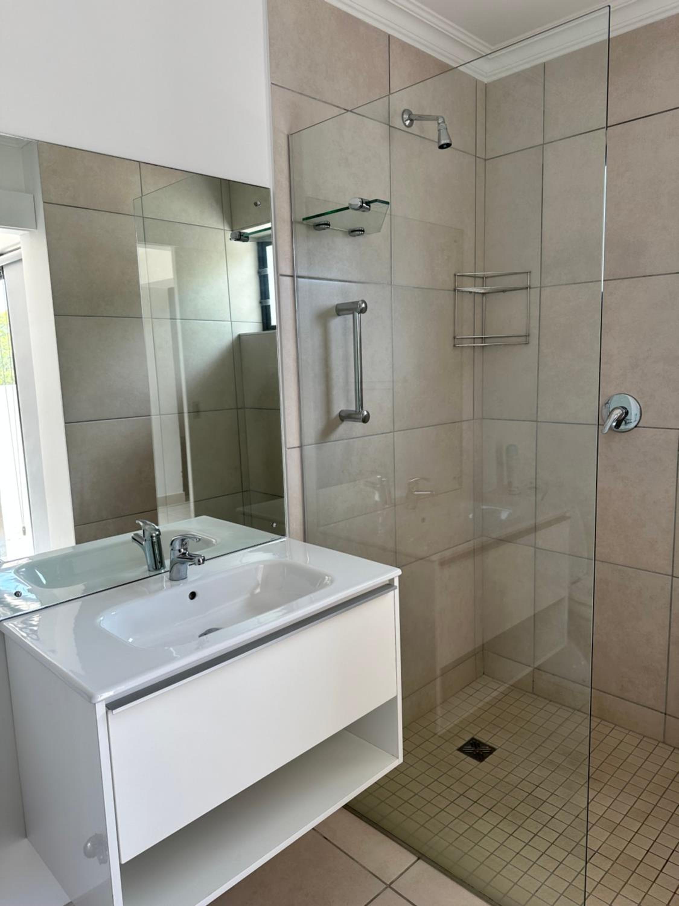 Luxury Triple Room - Photo 11