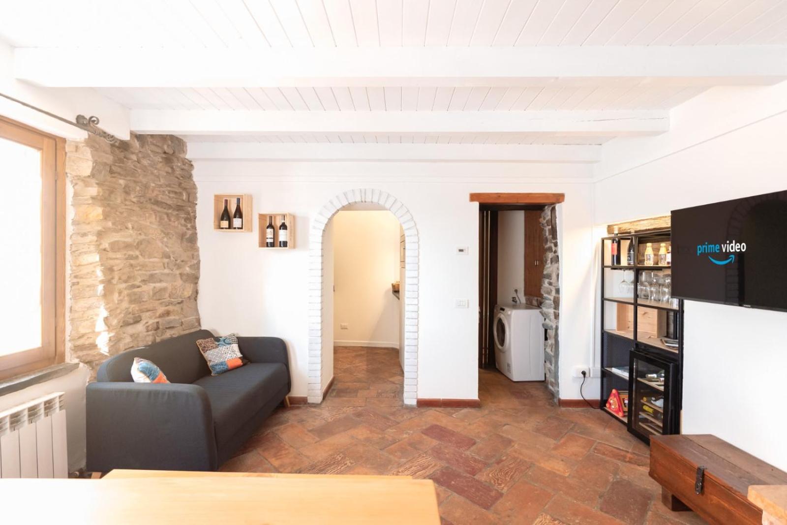 One-Bedroom House photo 1