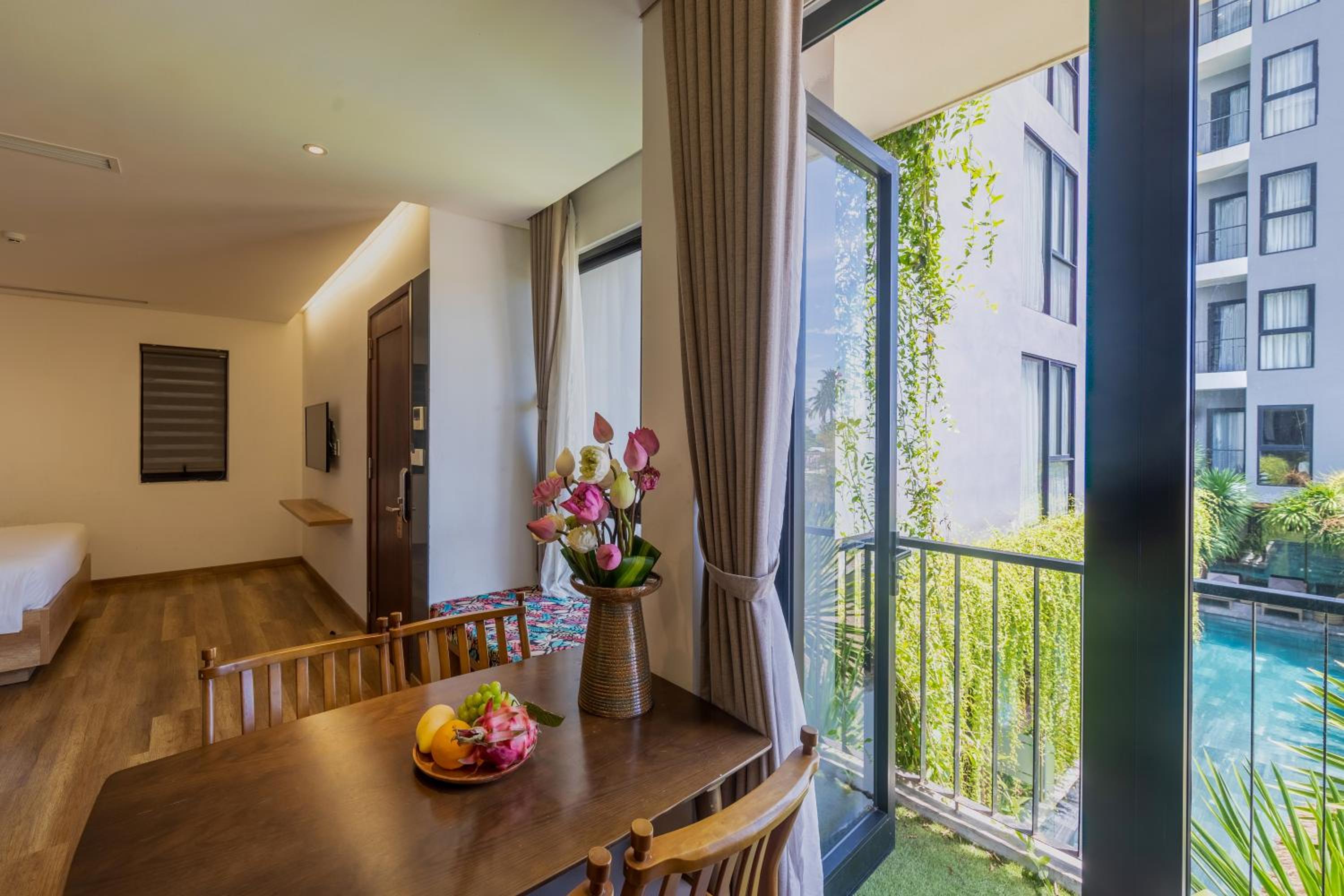 Apartment with Pool View  - Photo 1
