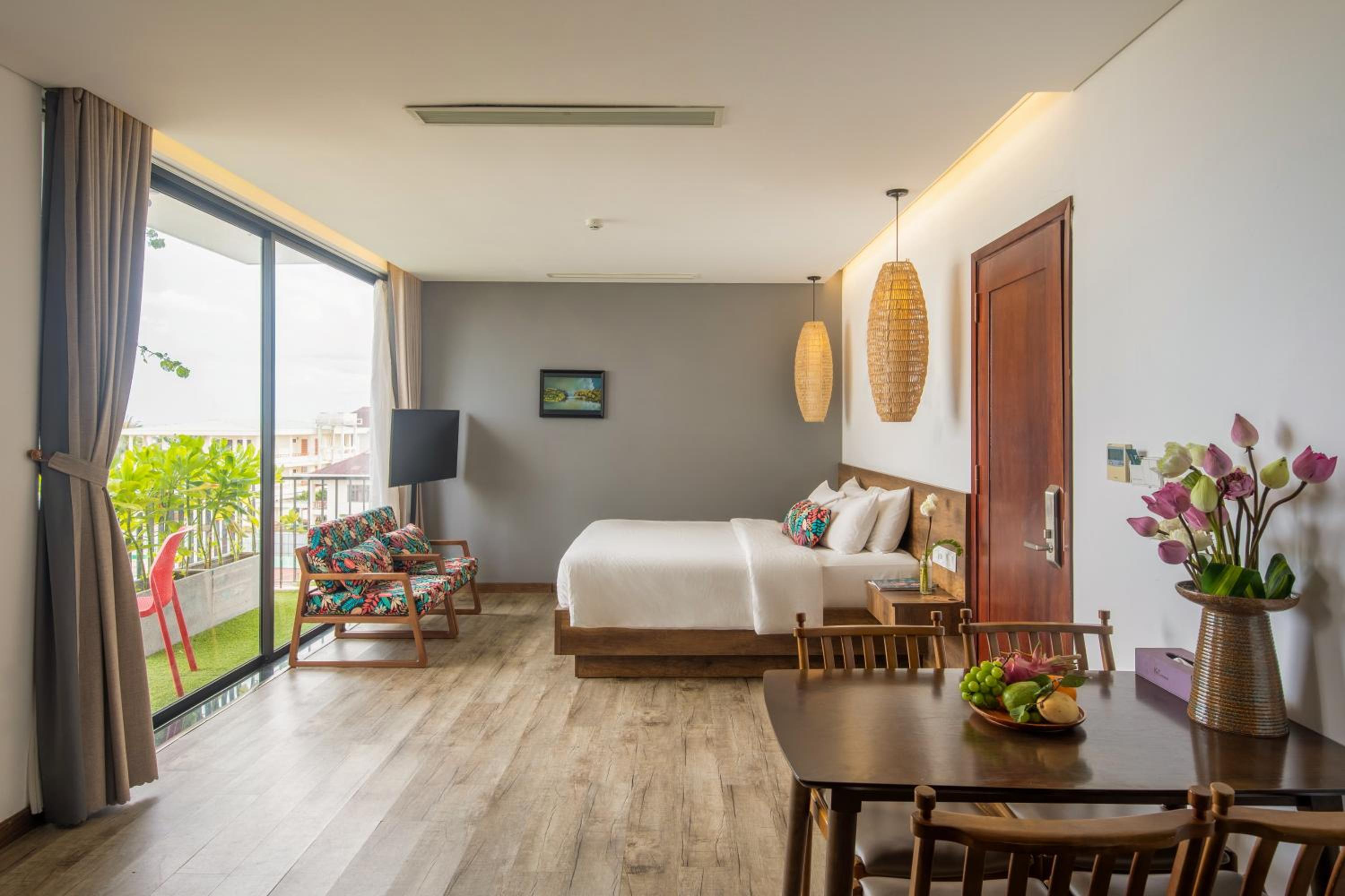 Apartment with Partial Sea View - Photo 7
