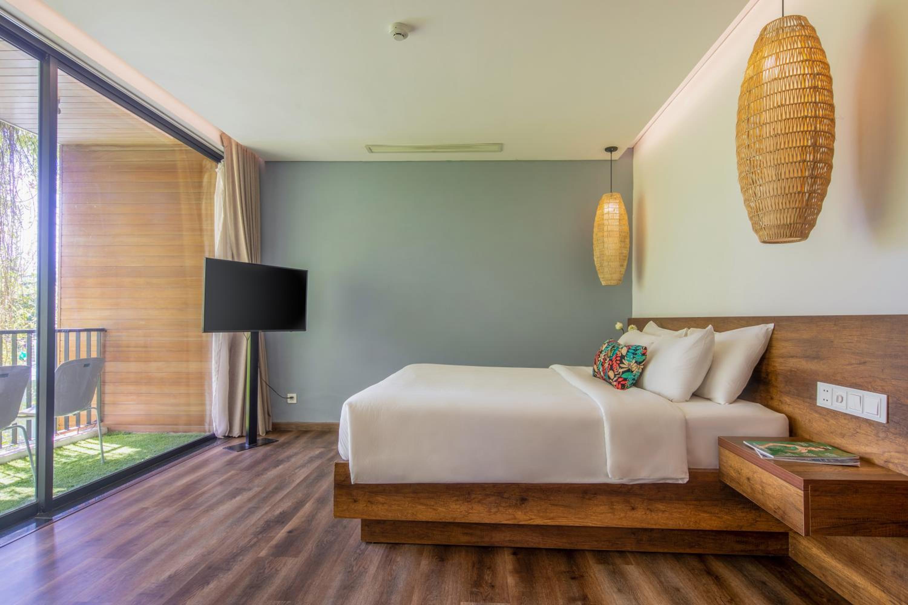 Apartment with Partial Sea View - Photo 9