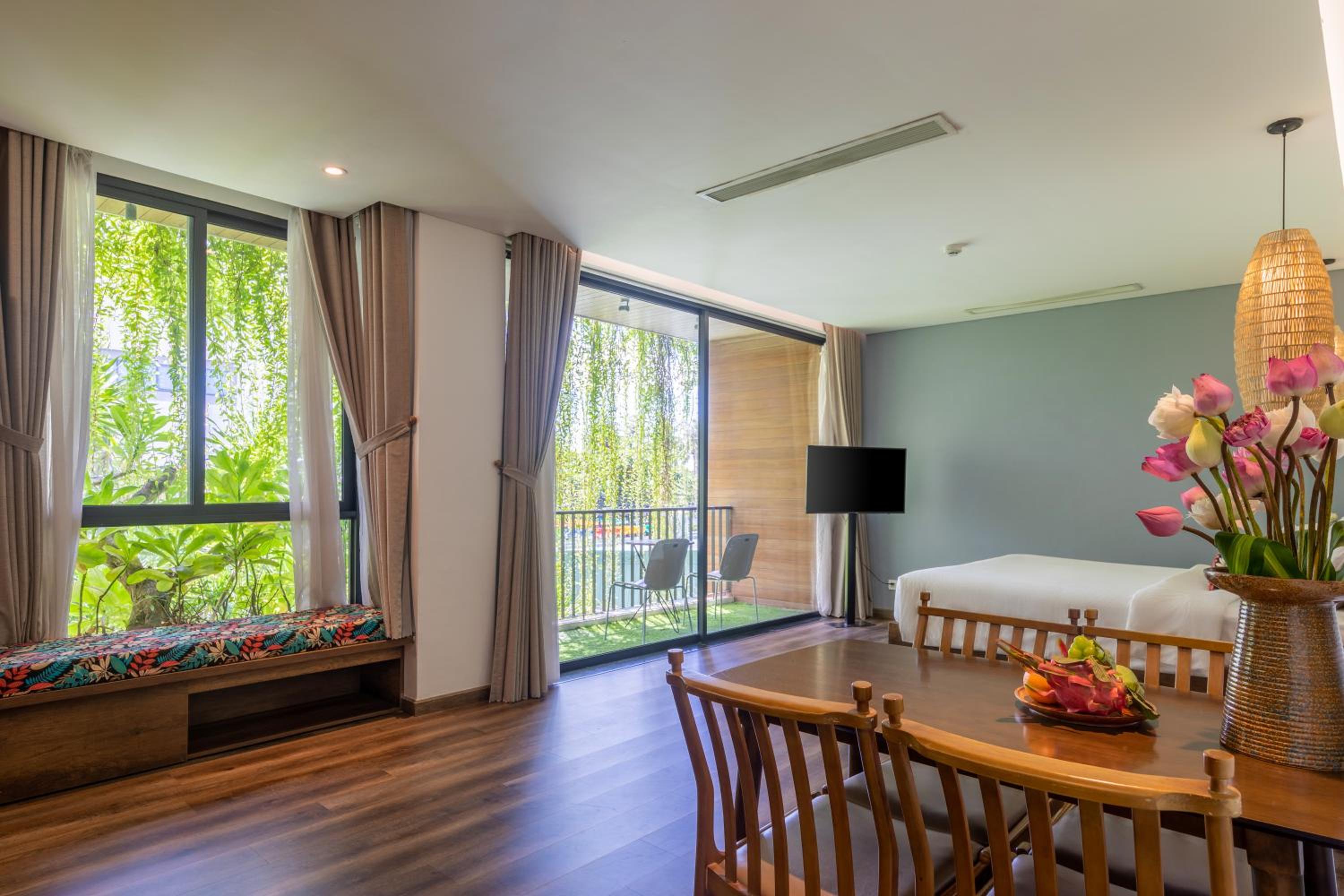 Apartment with Partial Sea View - Photo 1