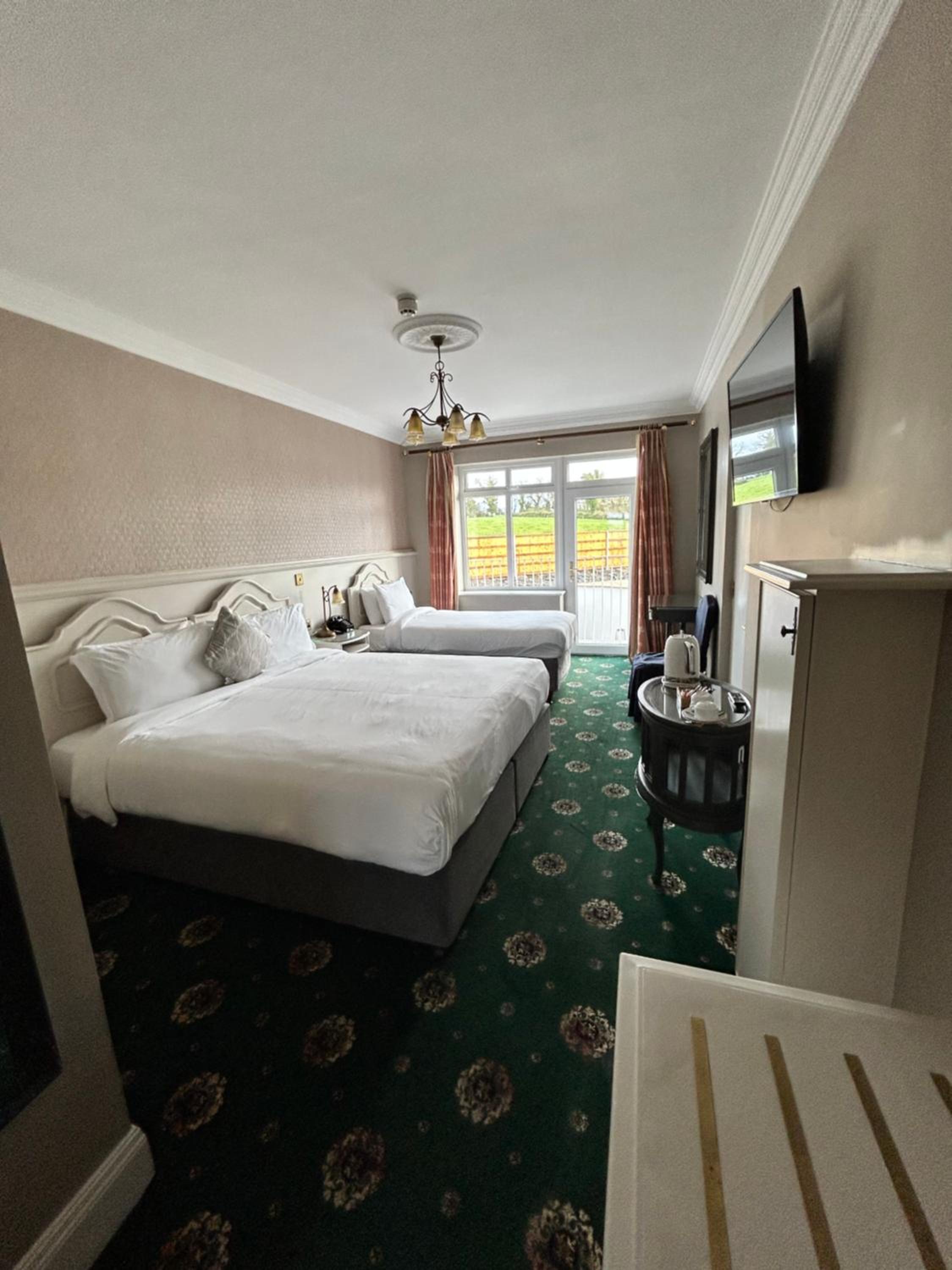 Standard Double or Twin Room - Photo 4