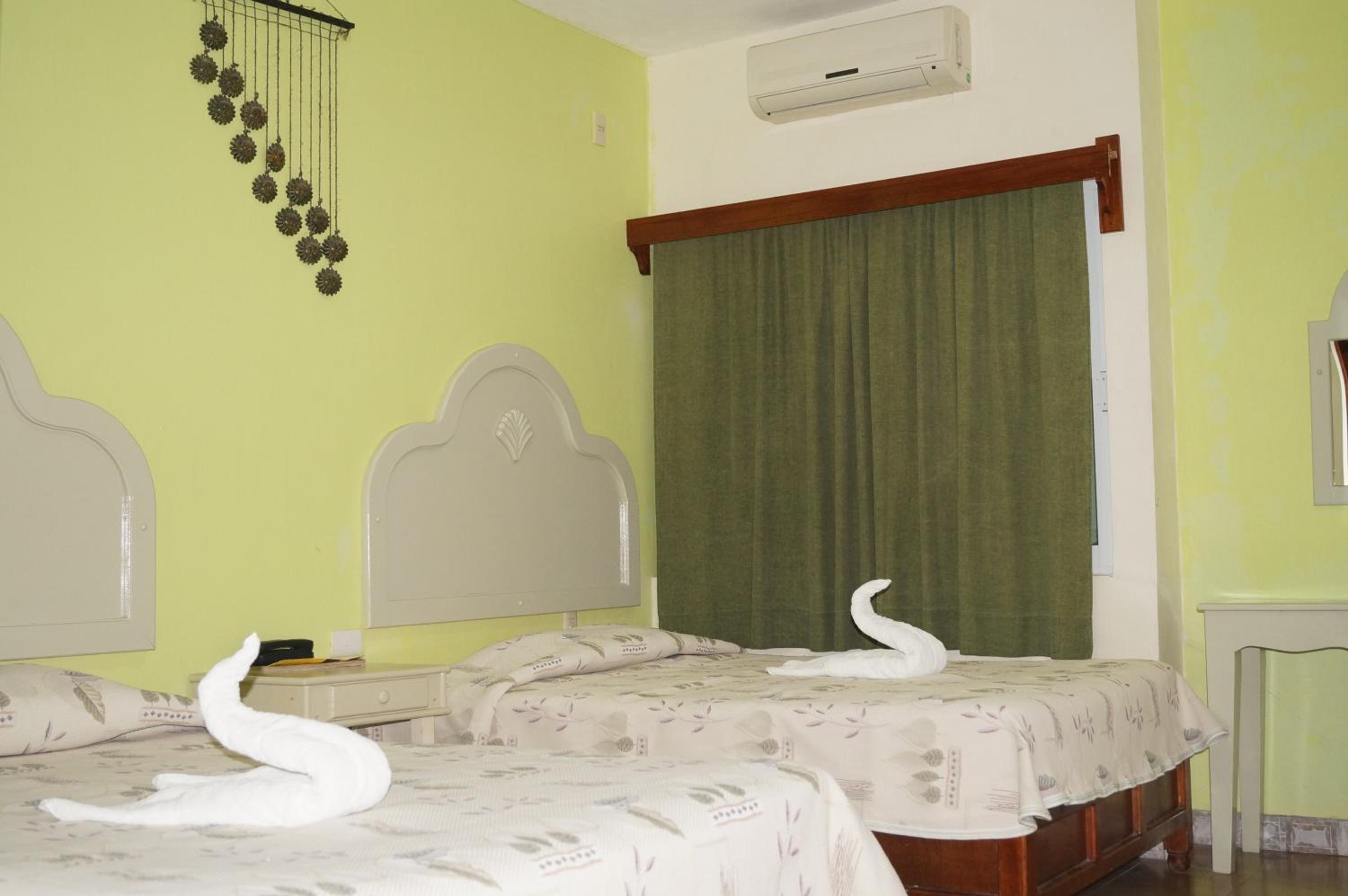 Double Room with Two Double Beds photo 2